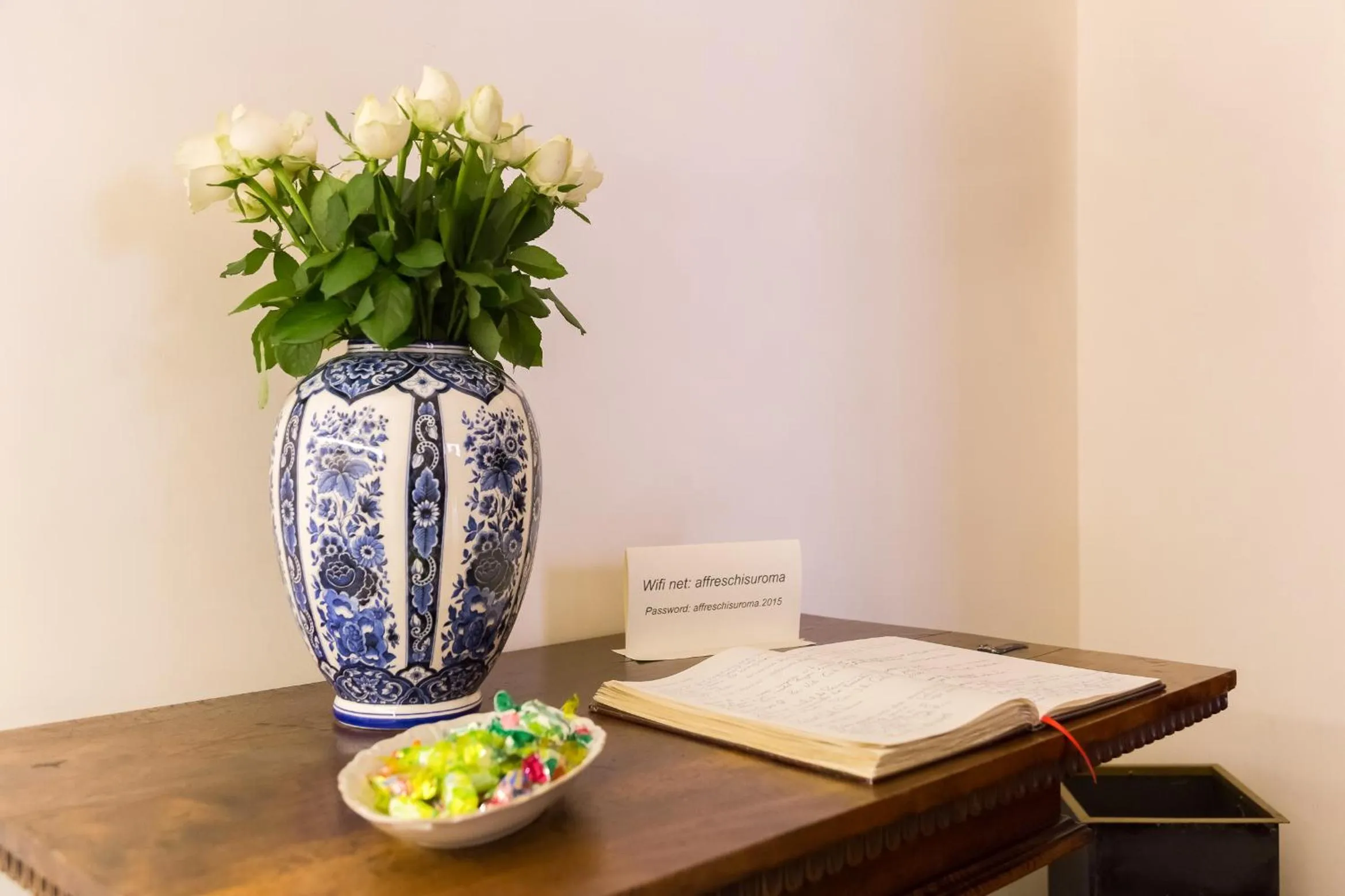 Decorative detail in Affreschi Su Roma Luxury B&B