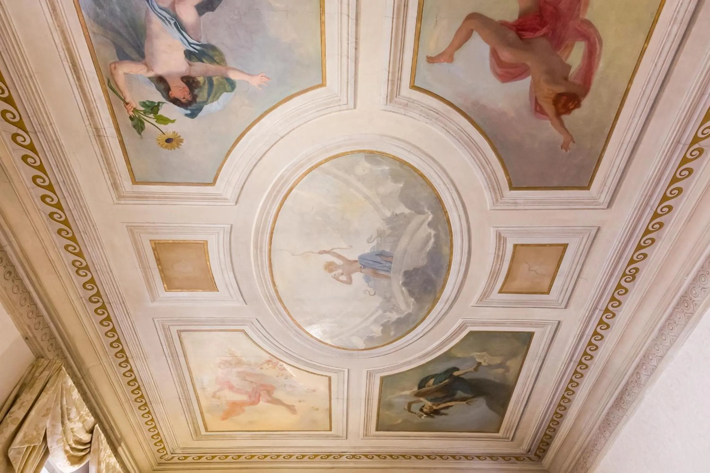 Decorative detail in Affreschi Su Roma Luxury B&B