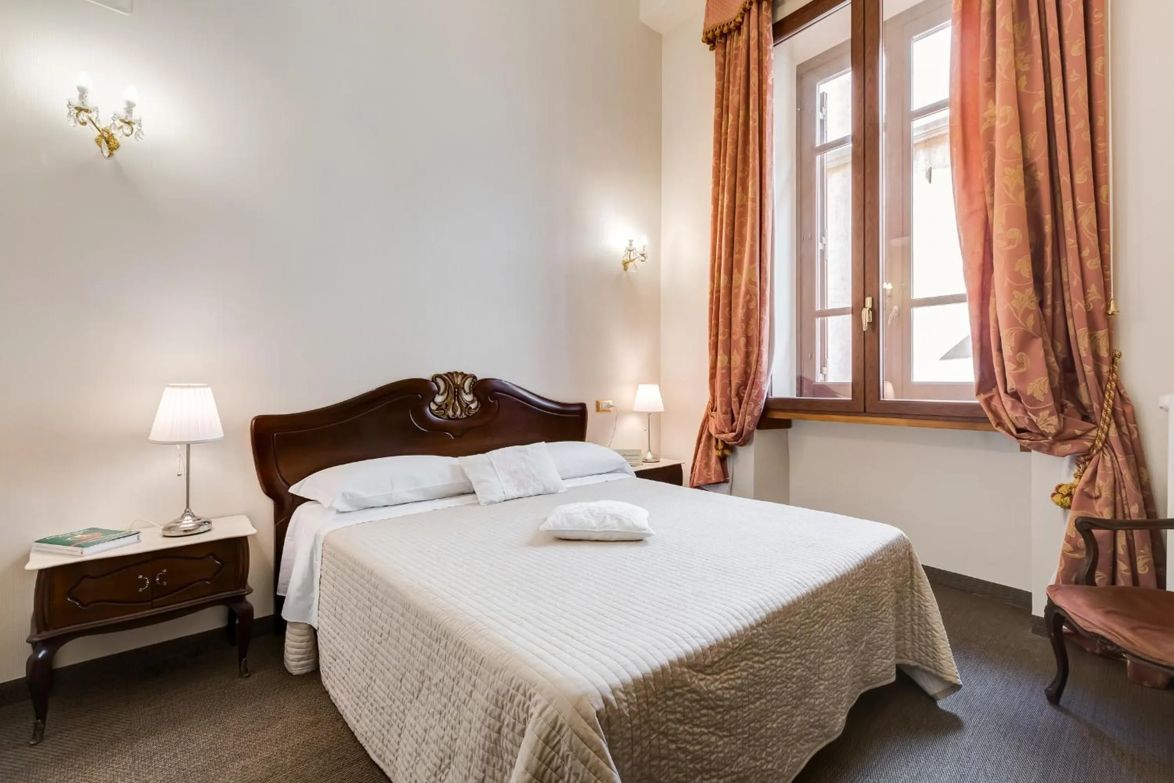 Photo of the whole room, Bed in Affreschi Su Roma Luxury B&B