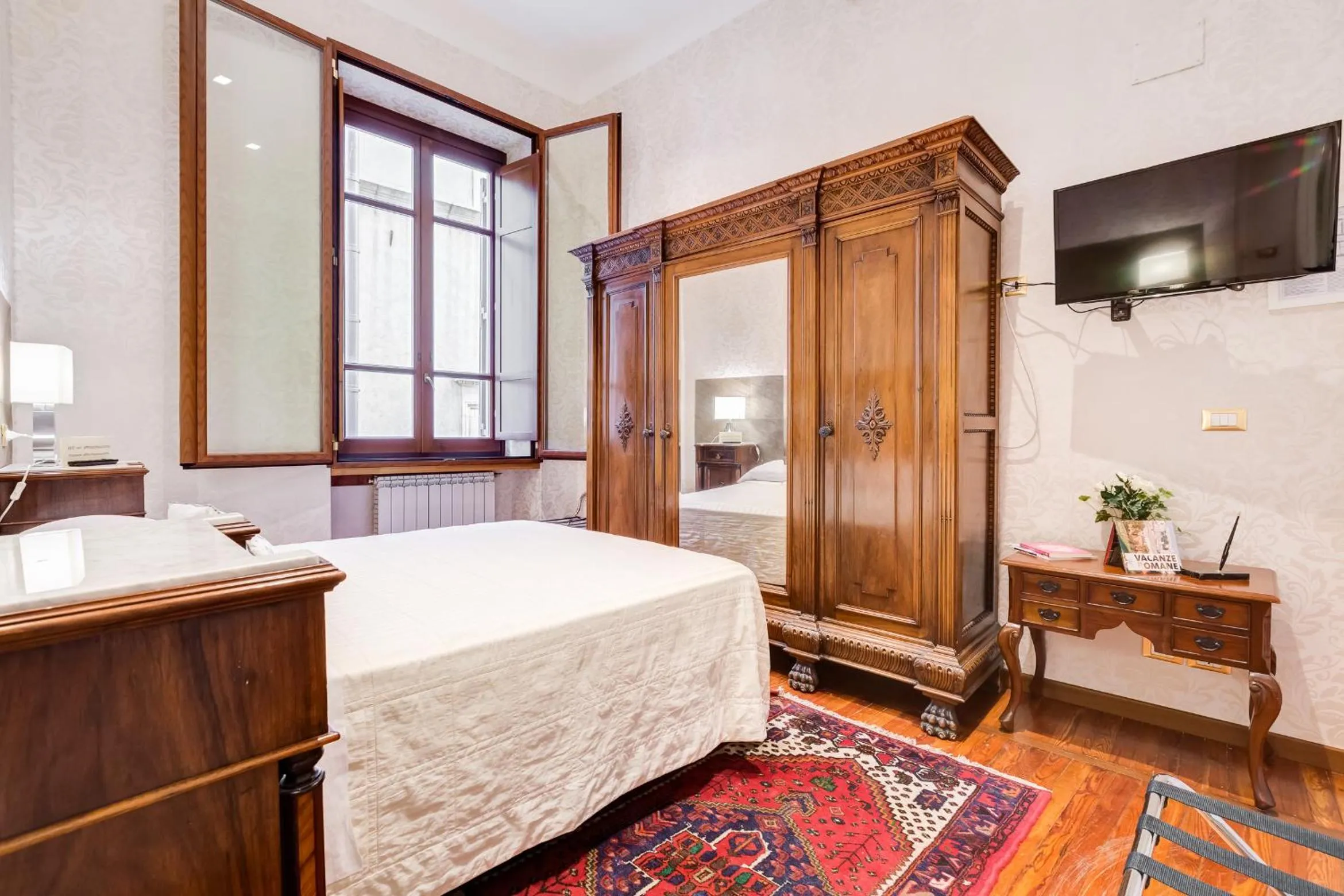 Photo of the whole room, Bed in Affreschi Su Roma Luxury B&B