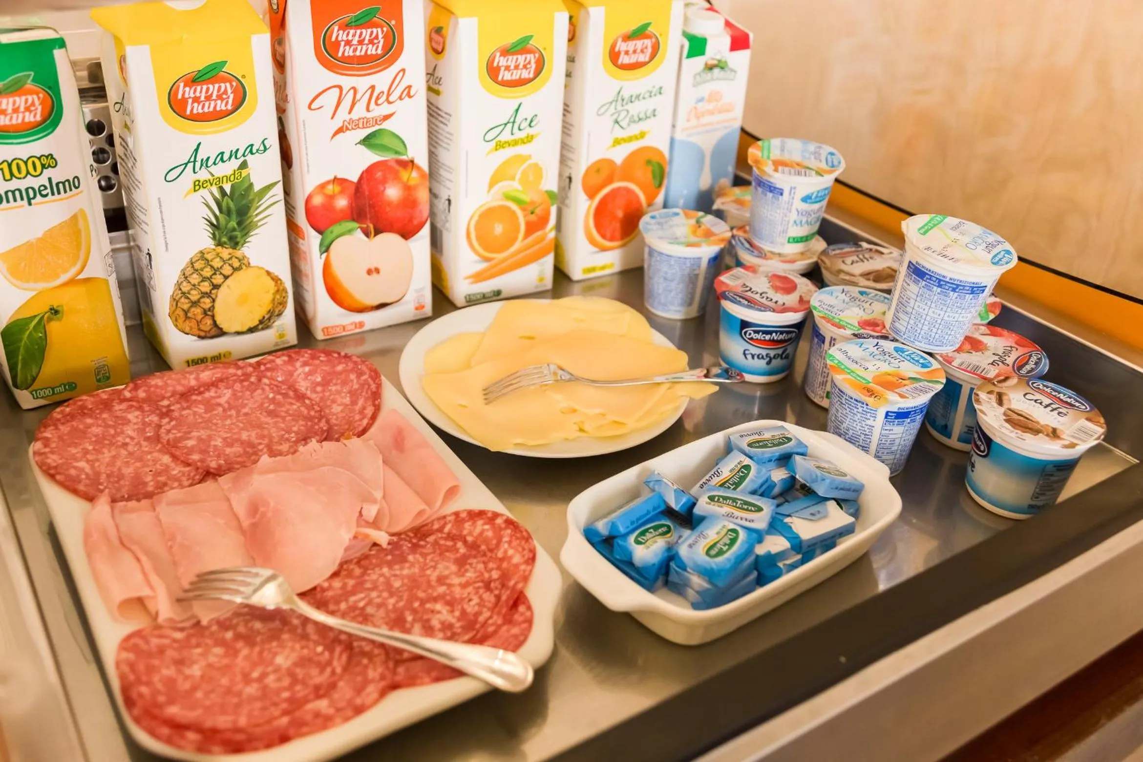 Buffet breakfast in Affreschi Su Roma Luxury B&B