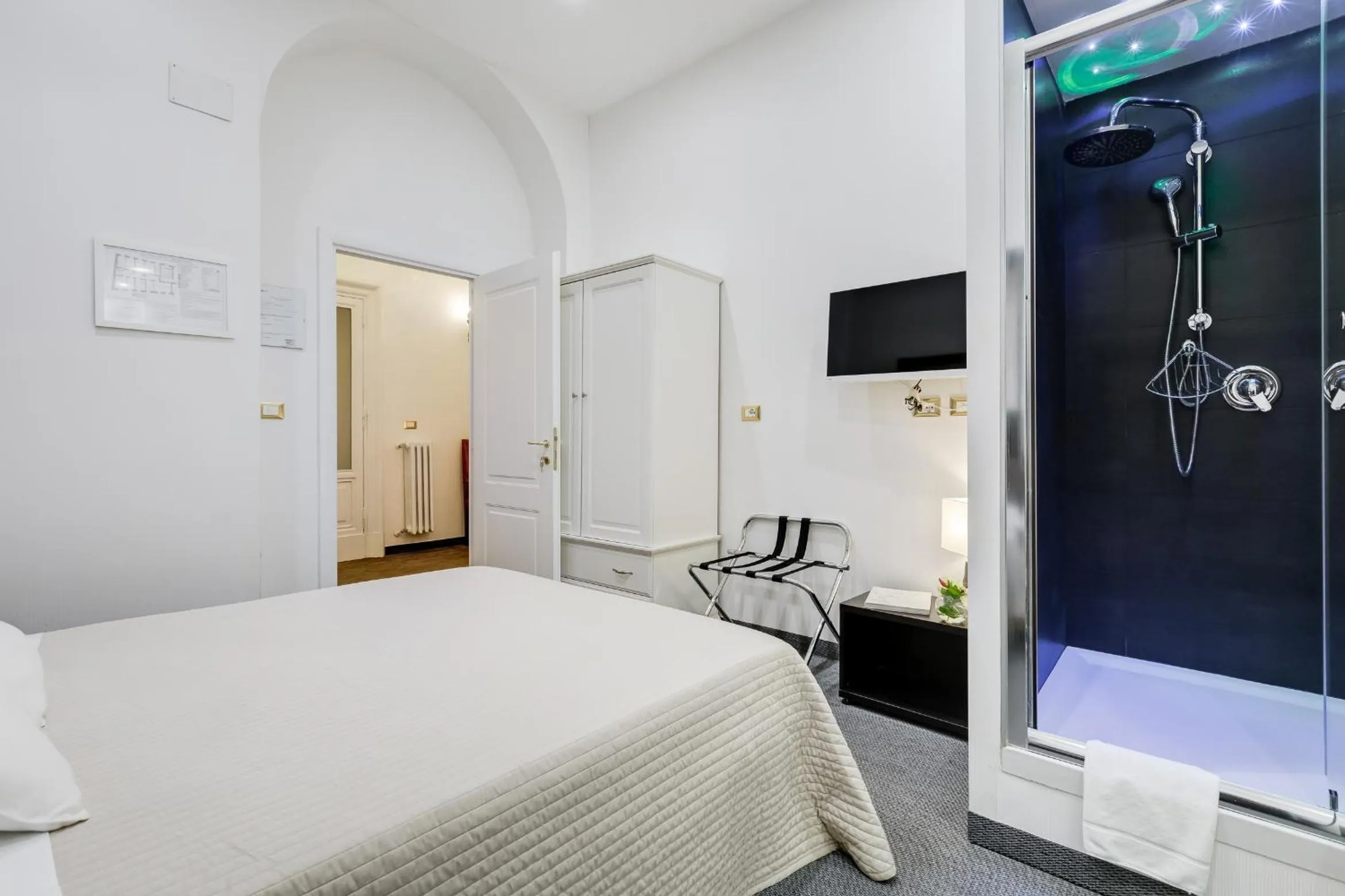 Photo of the whole room, Bed in Affreschi Su Roma Luxury B&B