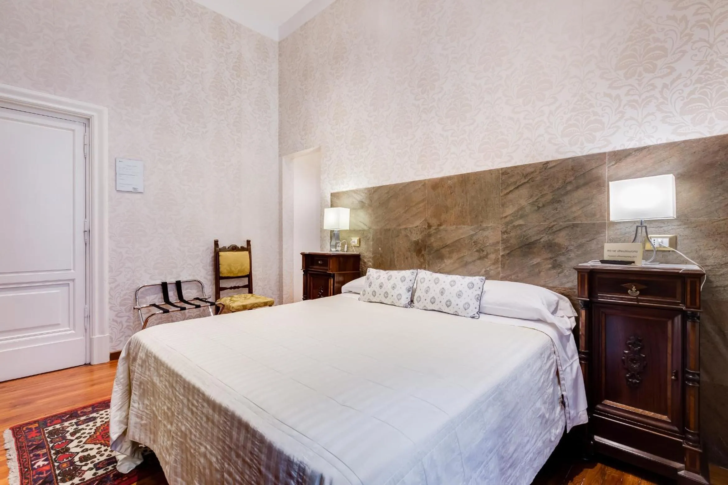 Photo of the whole room, Bed in Affreschi Su Roma Luxury B&B