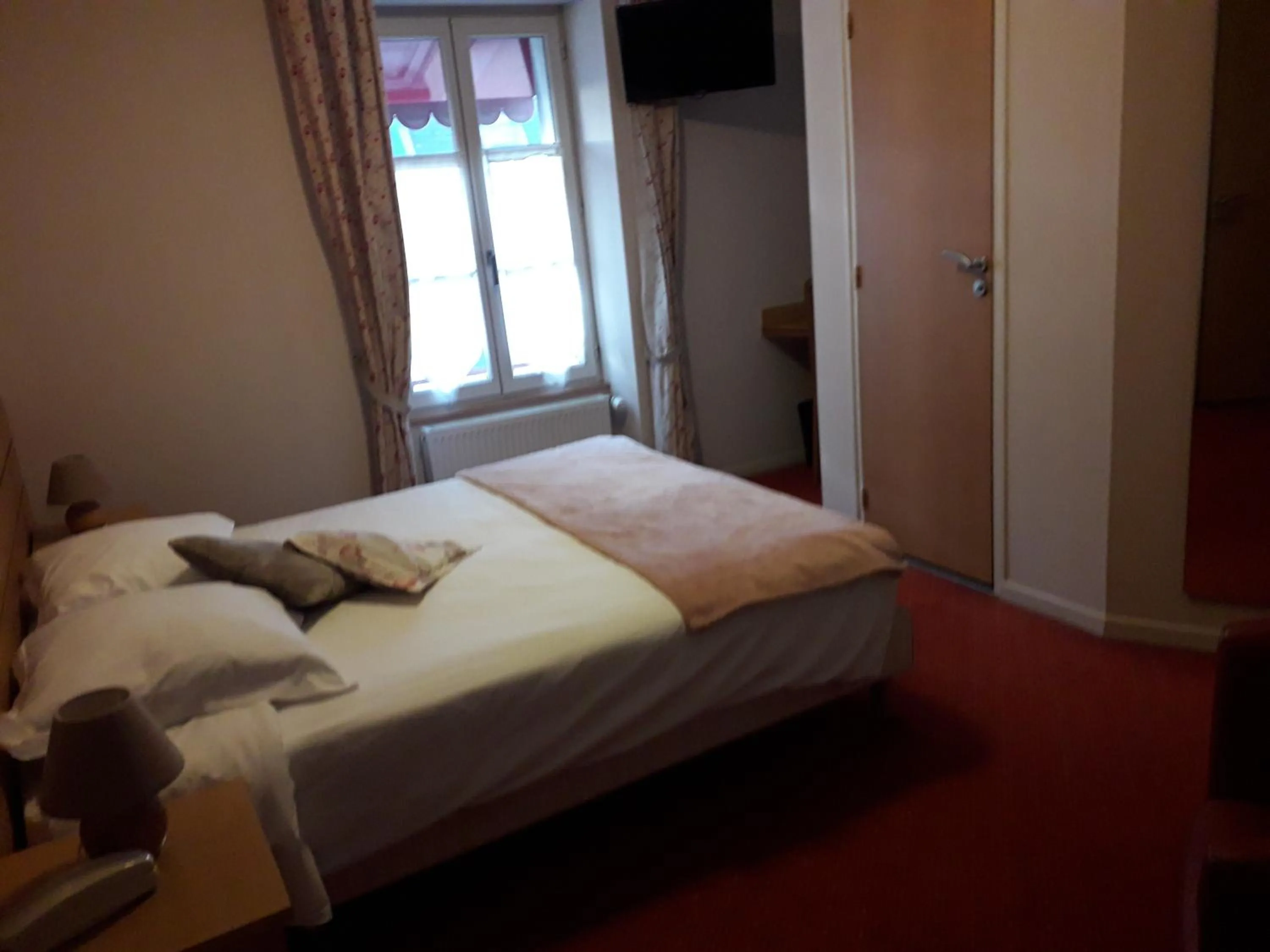 Bed in Logis La Renaissance