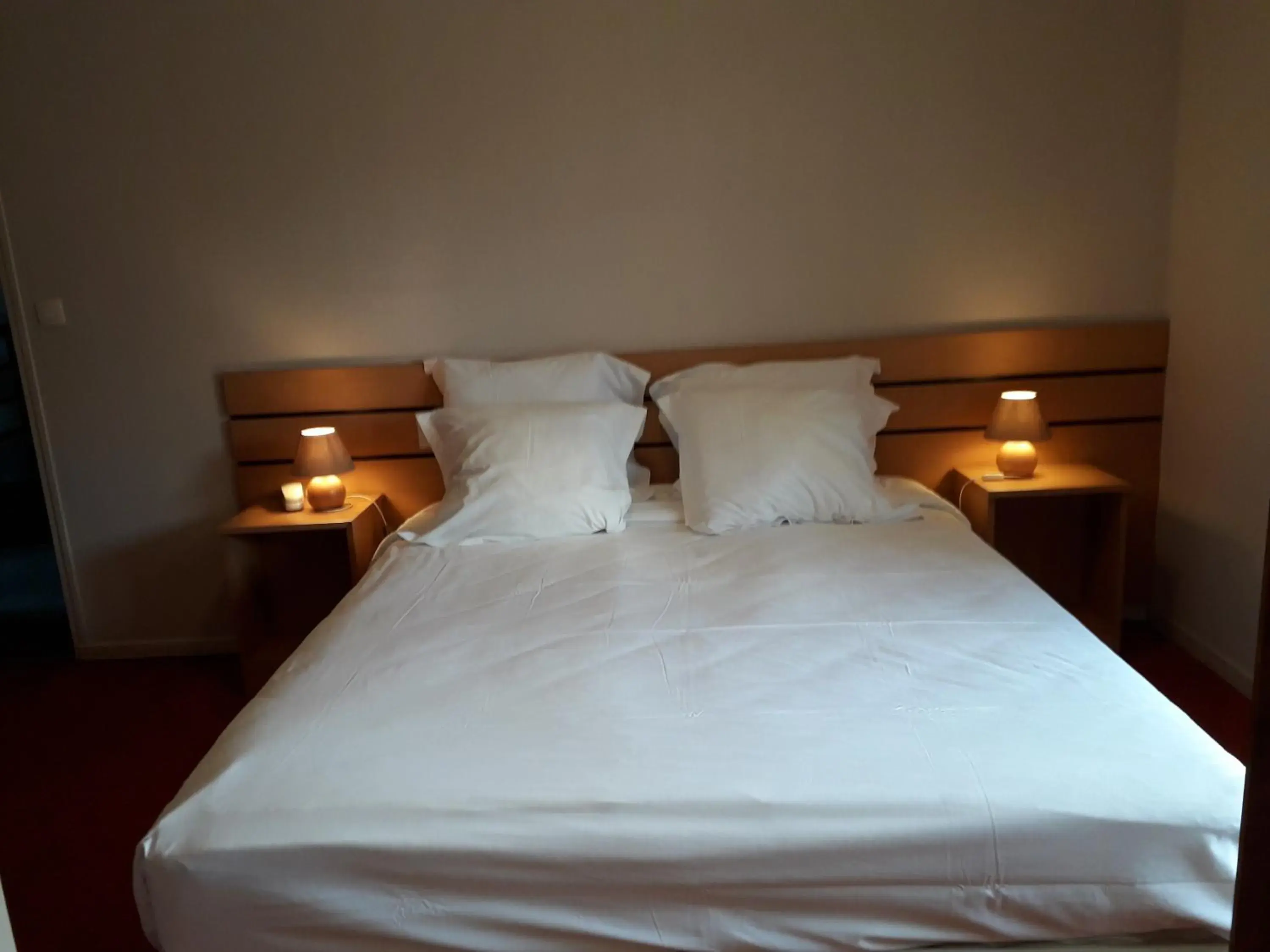 Bed in Logis La Renaissance Bed in Logis La Renaissance