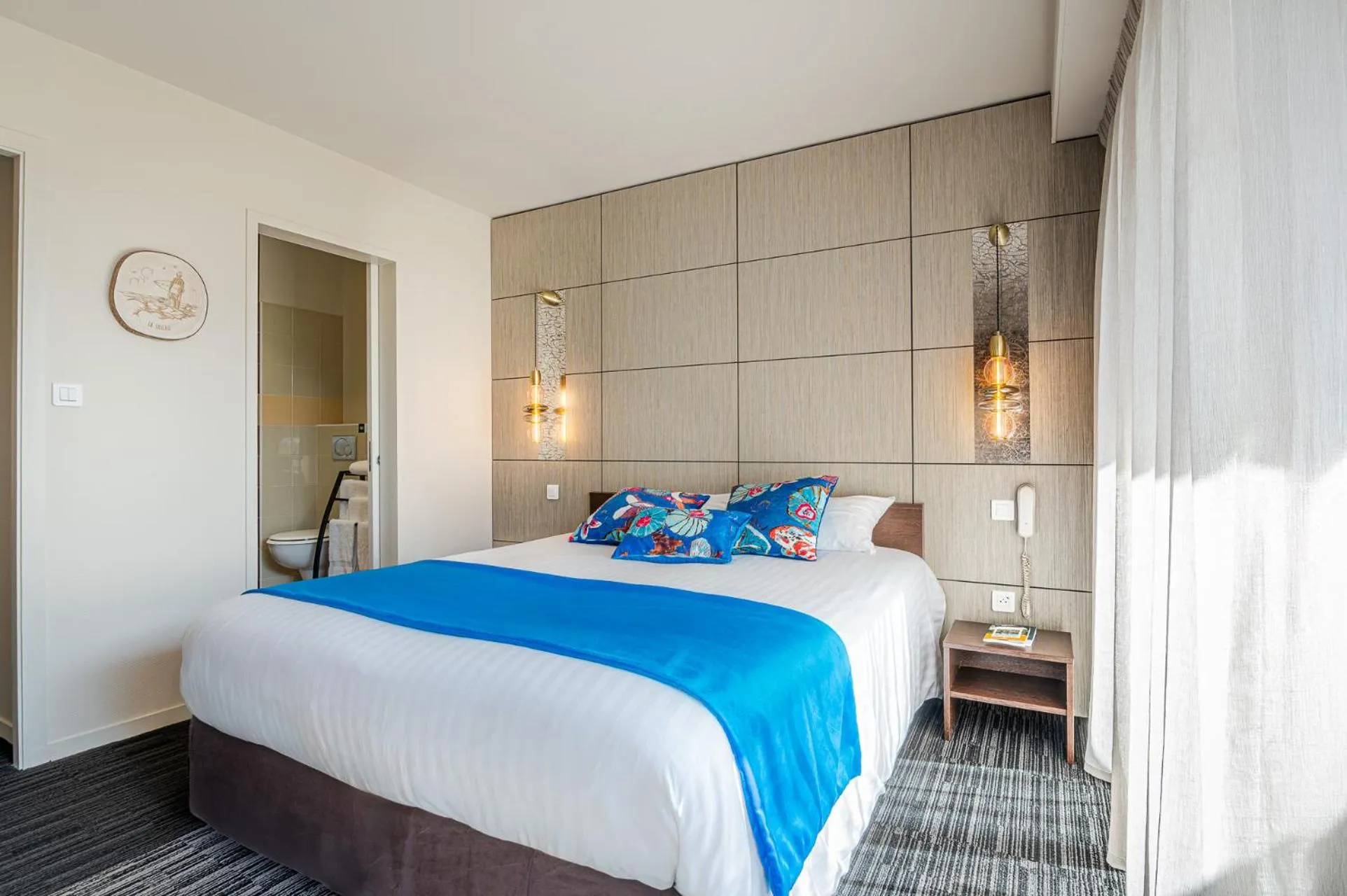 Bed in Logis Hôtellerie Les Brisants , Restaurant J M Perochon