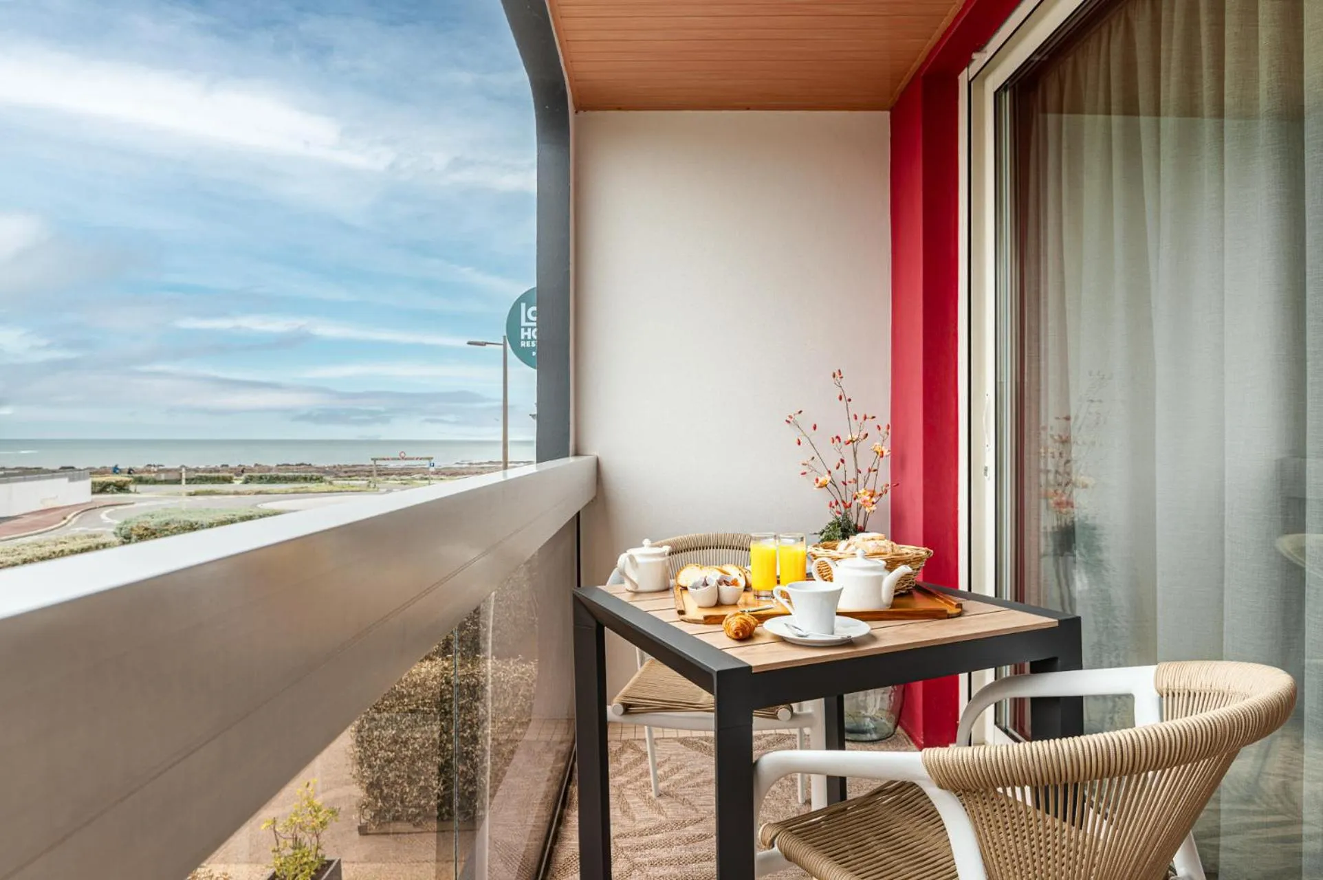 Day in Logis Hôtellerie Les Brisants , Restaurant J M Perochon