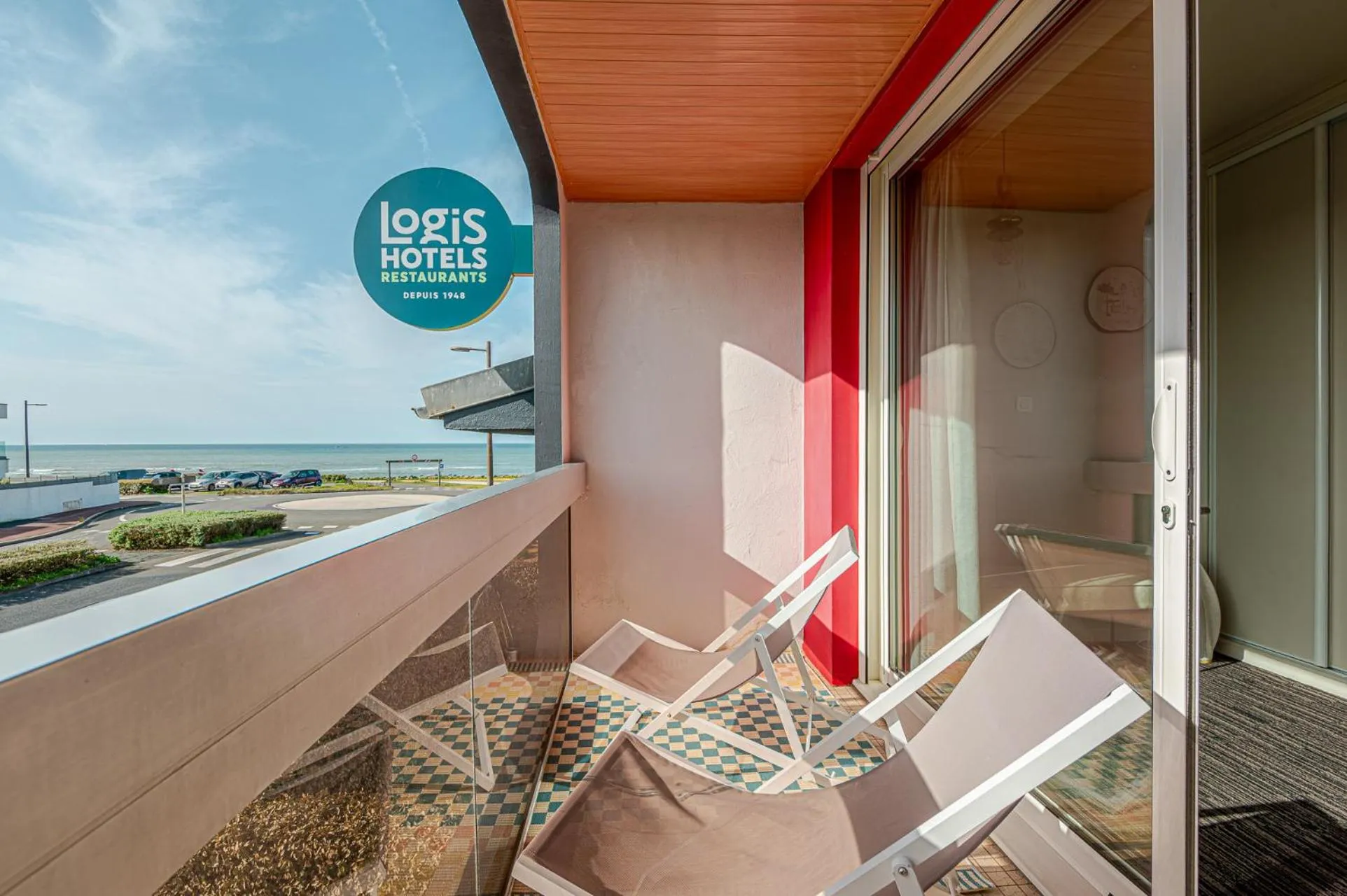 Day in Logis Hôtellerie Les Brisants , Restaurant J M Perochon