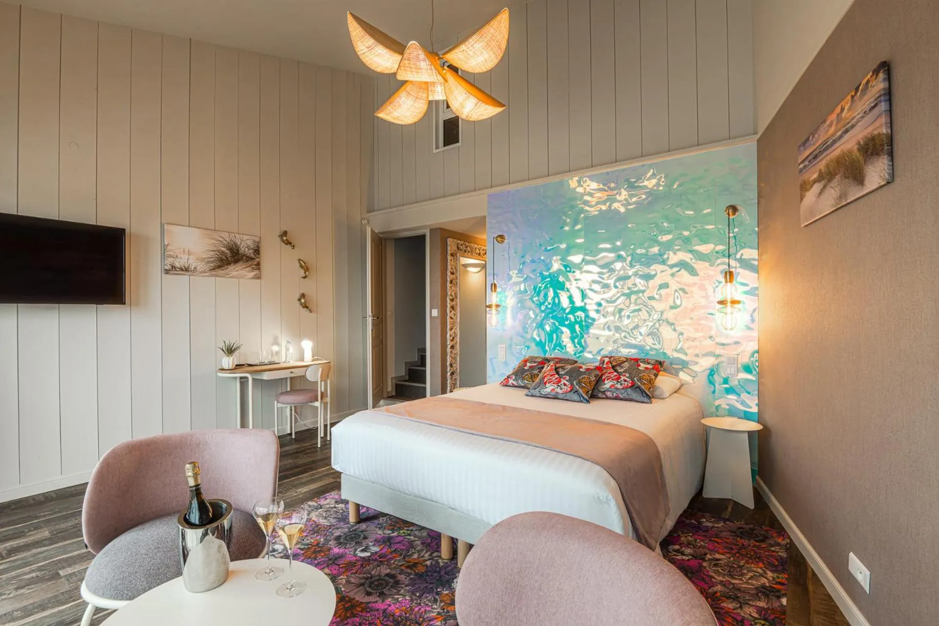 Bed in Logis Hôtellerie Les Brisants , Restaurant J M Perochon