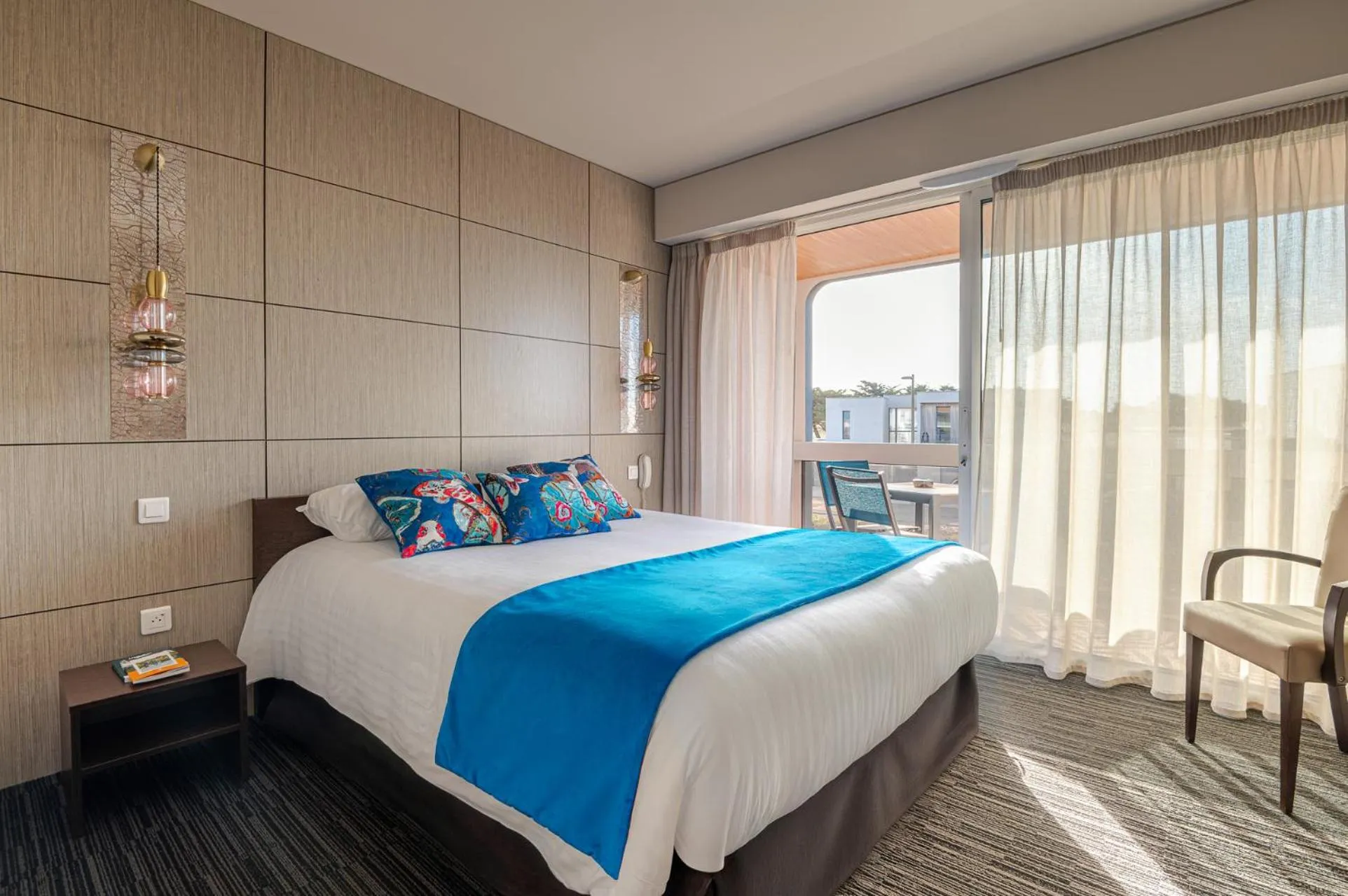 Bed in Logis Hôtellerie Les Brisants , Restaurant J M Perochon