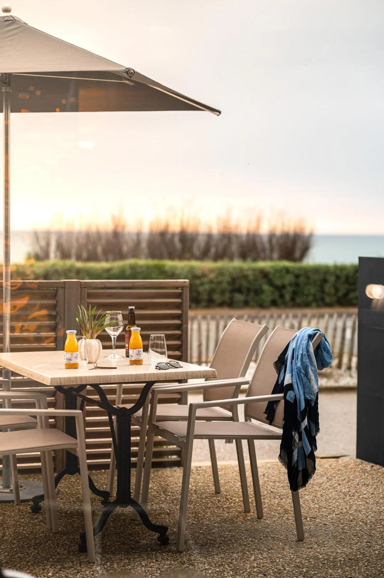 Patio in Logis Hôtellerie Les Brisants , Restaurant J M Perochon