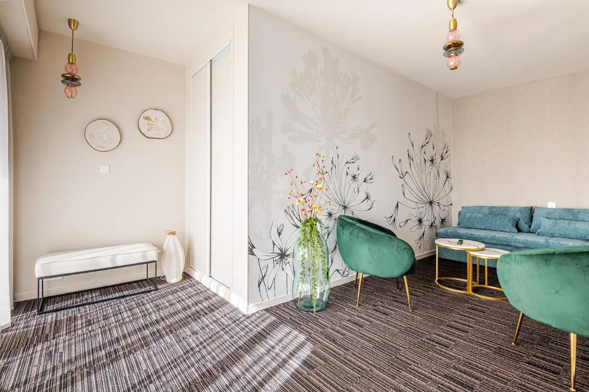 Living room in Logis Hôtellerie Les Brisants , Restaurant J M Perochon Living room in Logis Hôtellerie Les Brisants , Restaurant J M Perochon