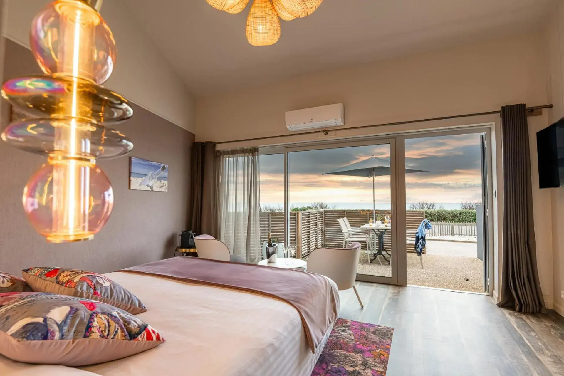 Superior Suite - Grand Large in Logis Hôtellerie Les Brisants , Restaurant J M Perochon Superior Suite - Grand Large in Logis Hôtellerie Les Brisants , Restaurant J M Perochon