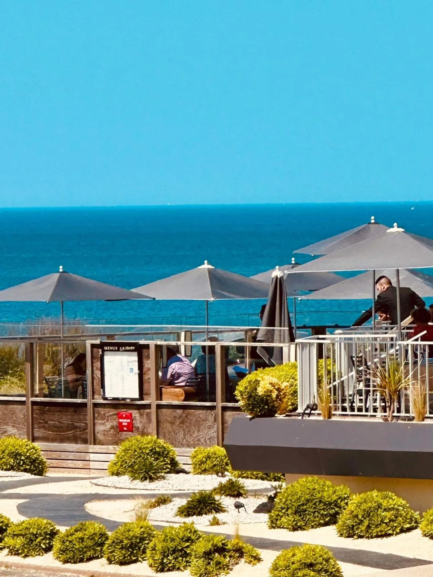 Patio in Logis Hôtellerie Les Brisants , Restaurant J M Perochon