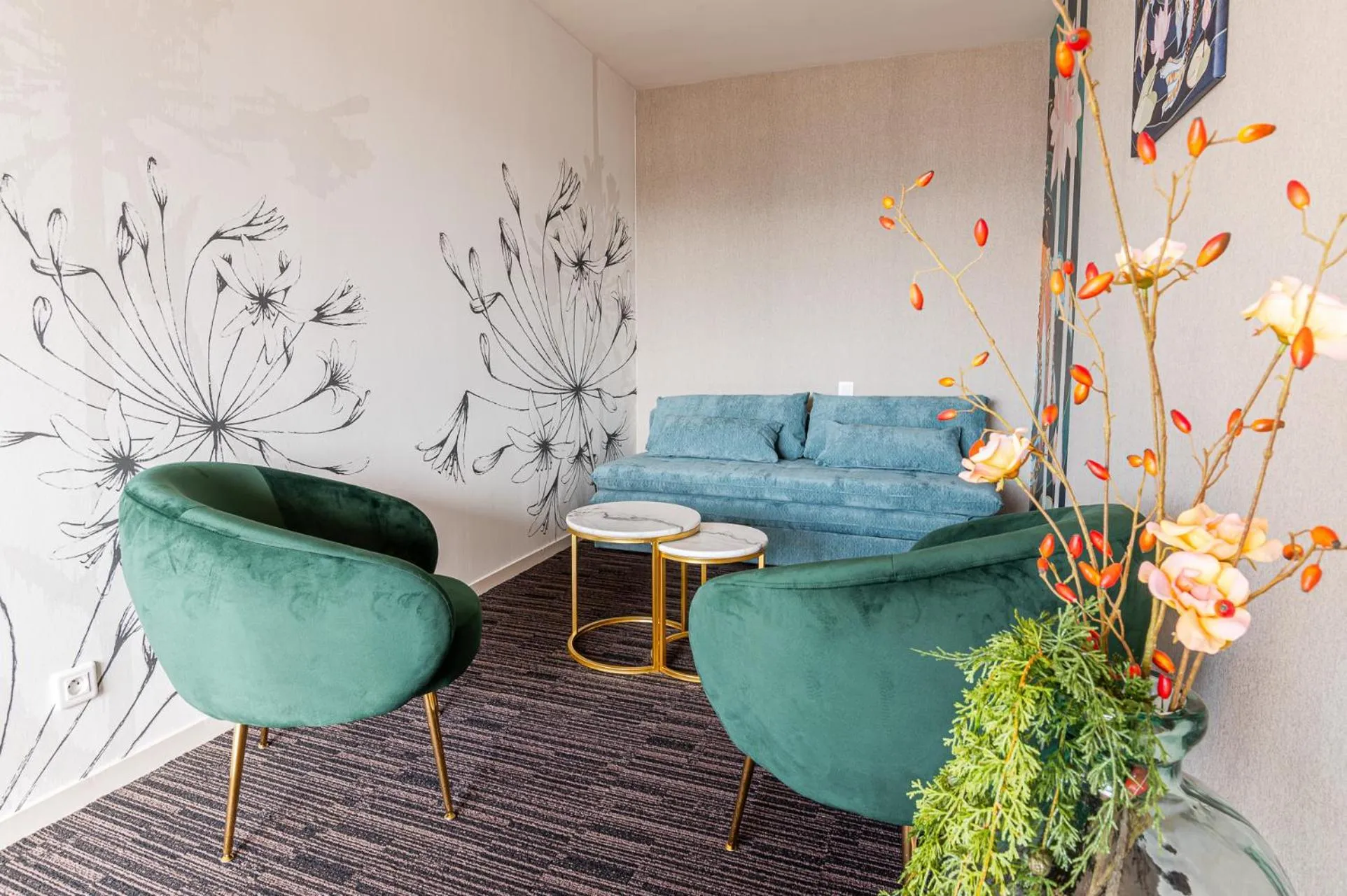 Seating area in Logis Hôtellerie Les Brisants , Restaurant J M Perochon