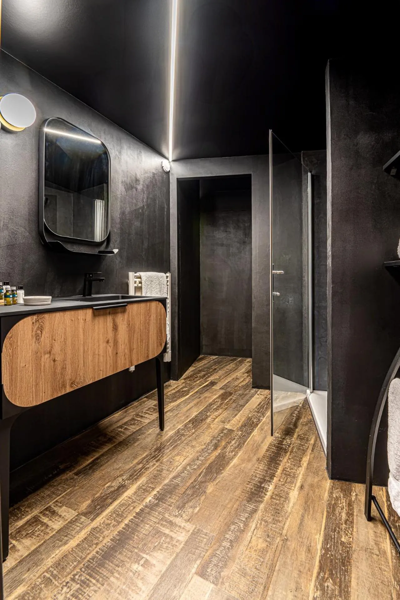 Bathroom in Logis Hôtellerie Les Brisants , Restaurant J M Perochon