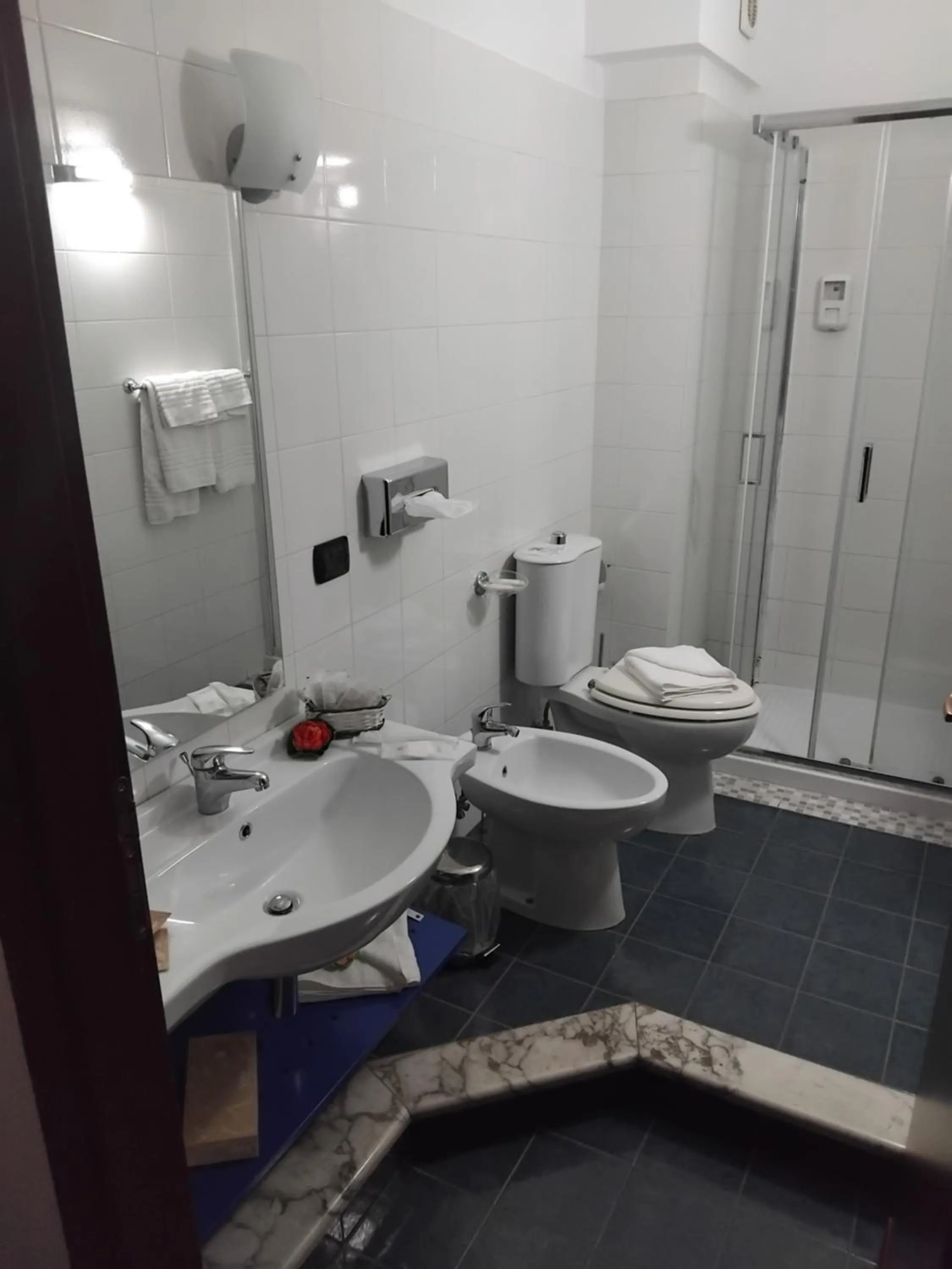 Shower in Hotel Sant'Elia