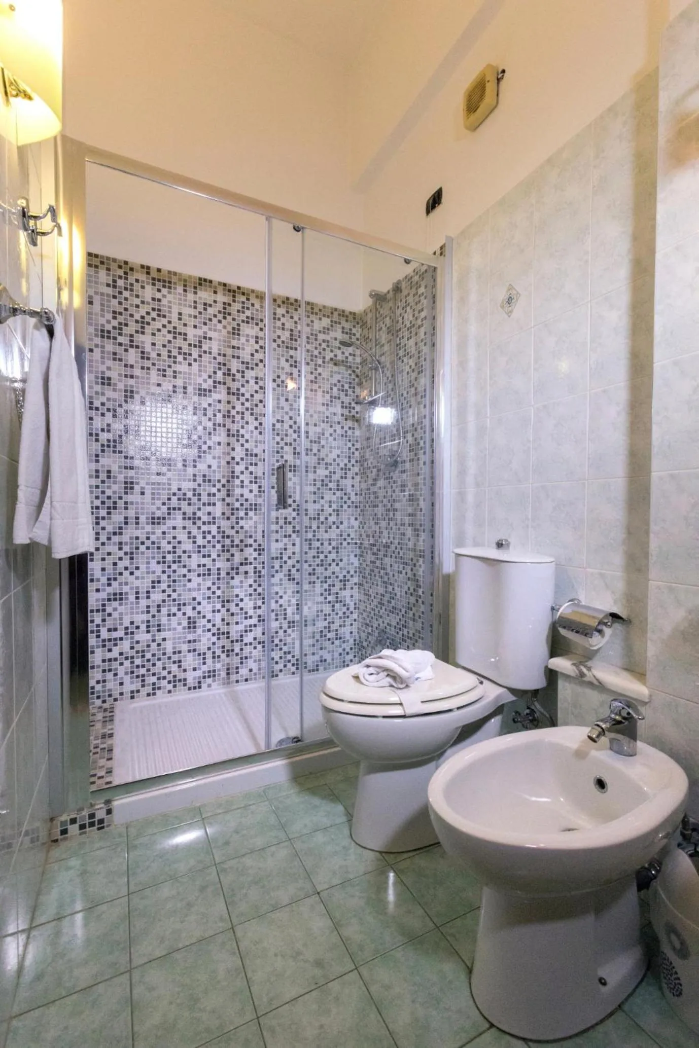 Shower in Hotel Sant'Elia