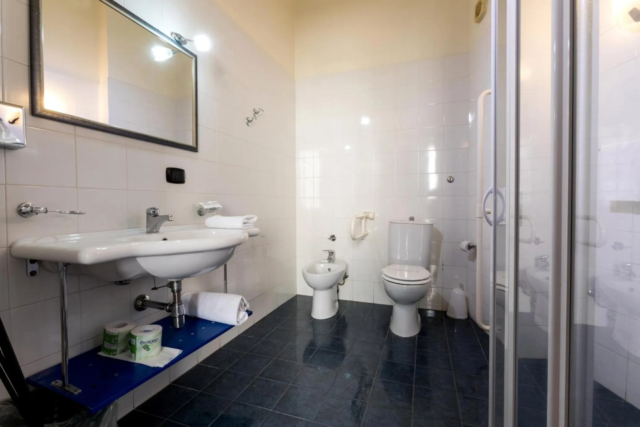 Shower in Hotel Sant'Elia