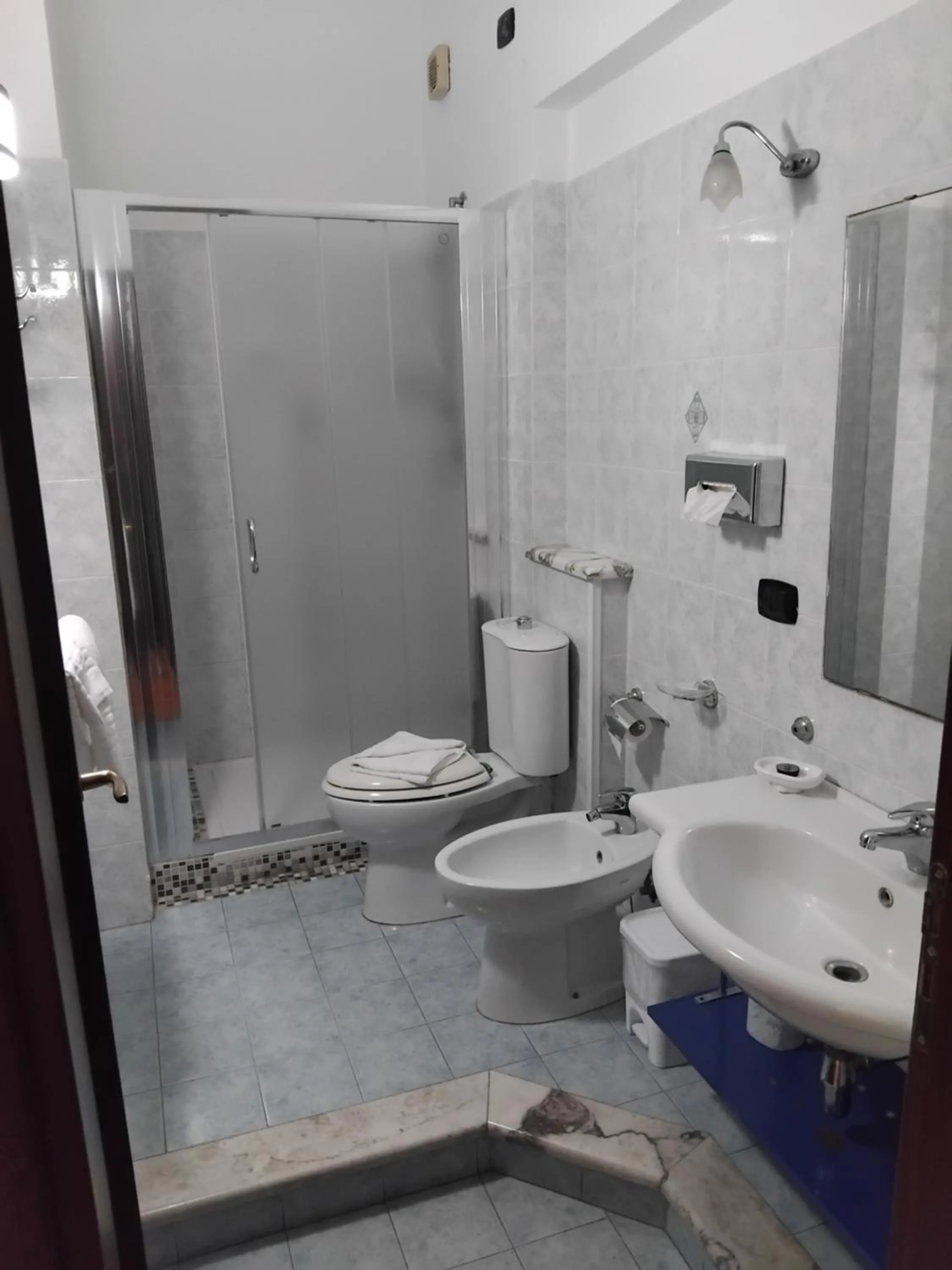 Shower in Hotel Sant'Elia