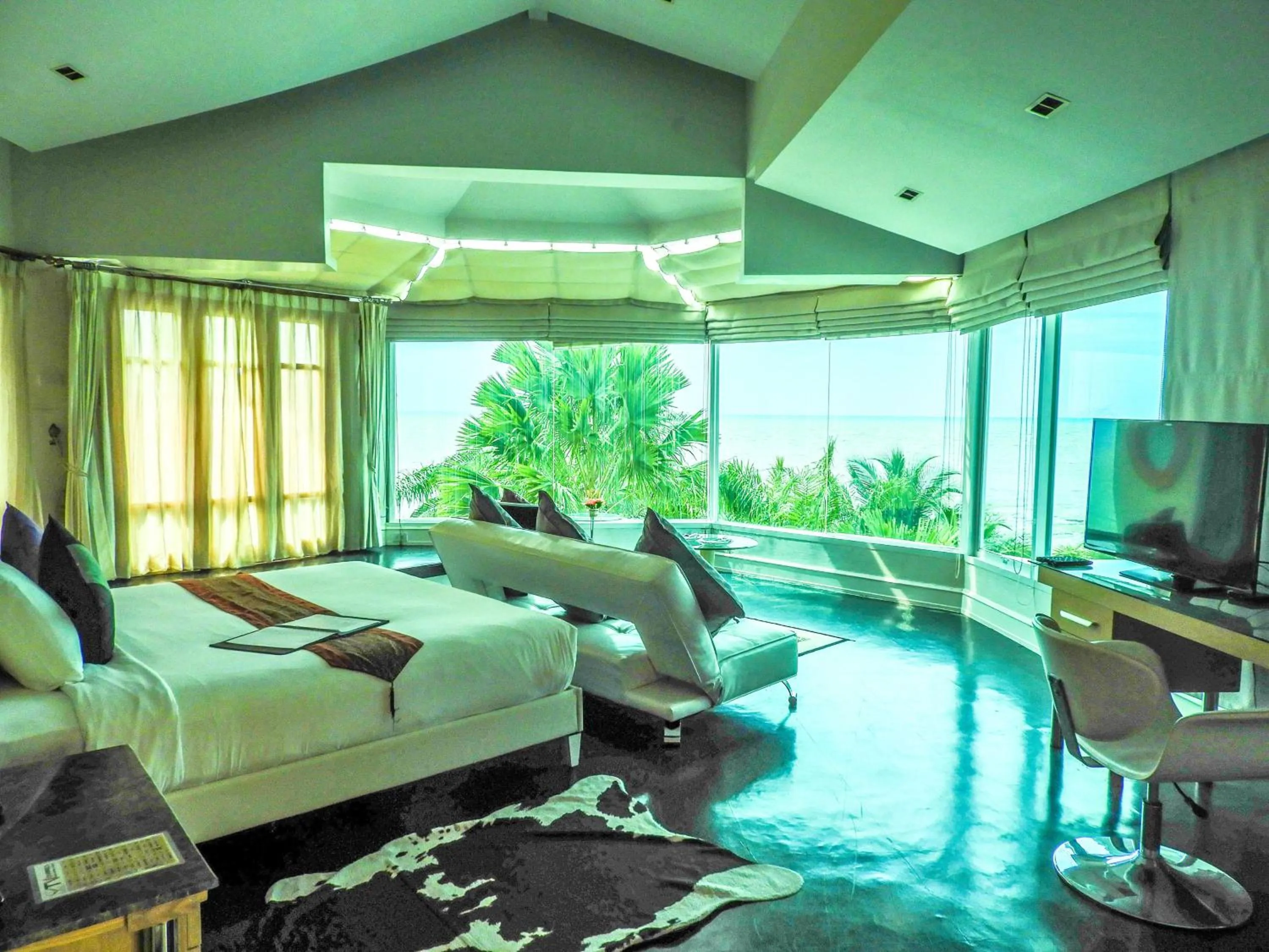 Bed in Vartika Resovilla Kuiburi Beach Resort and Villas