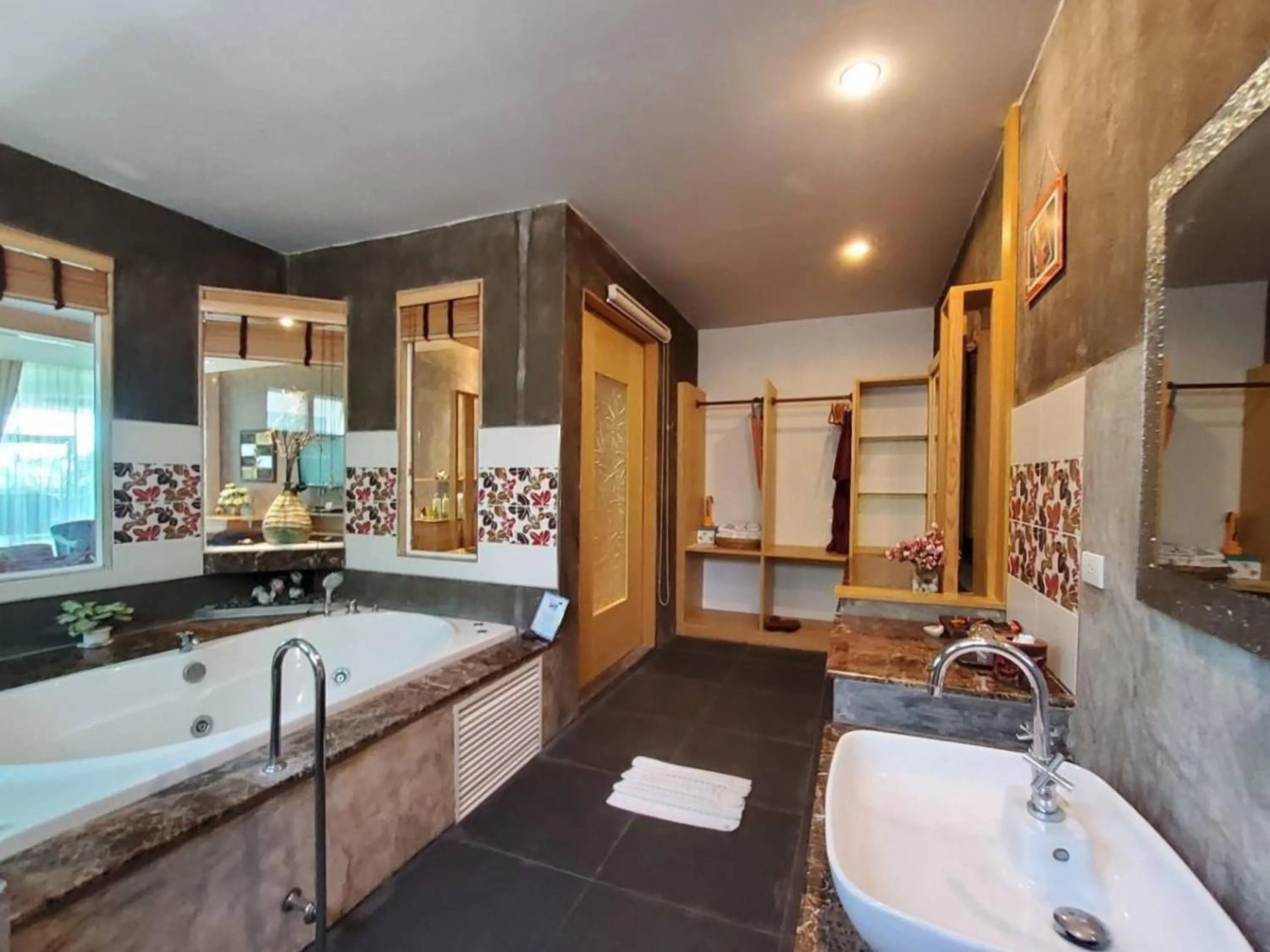 Bathroom in Vartika Resovilla Kuiburi Beach Resort and Villas