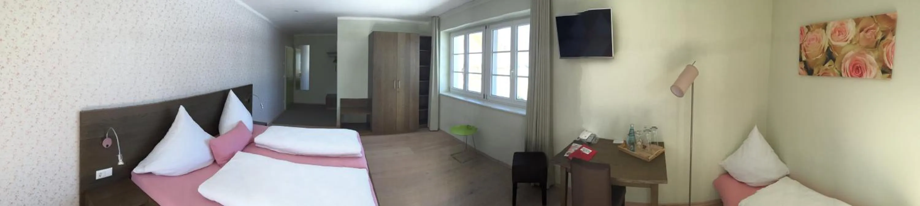 Photo of the whole room, Bed in Gret-Stube
