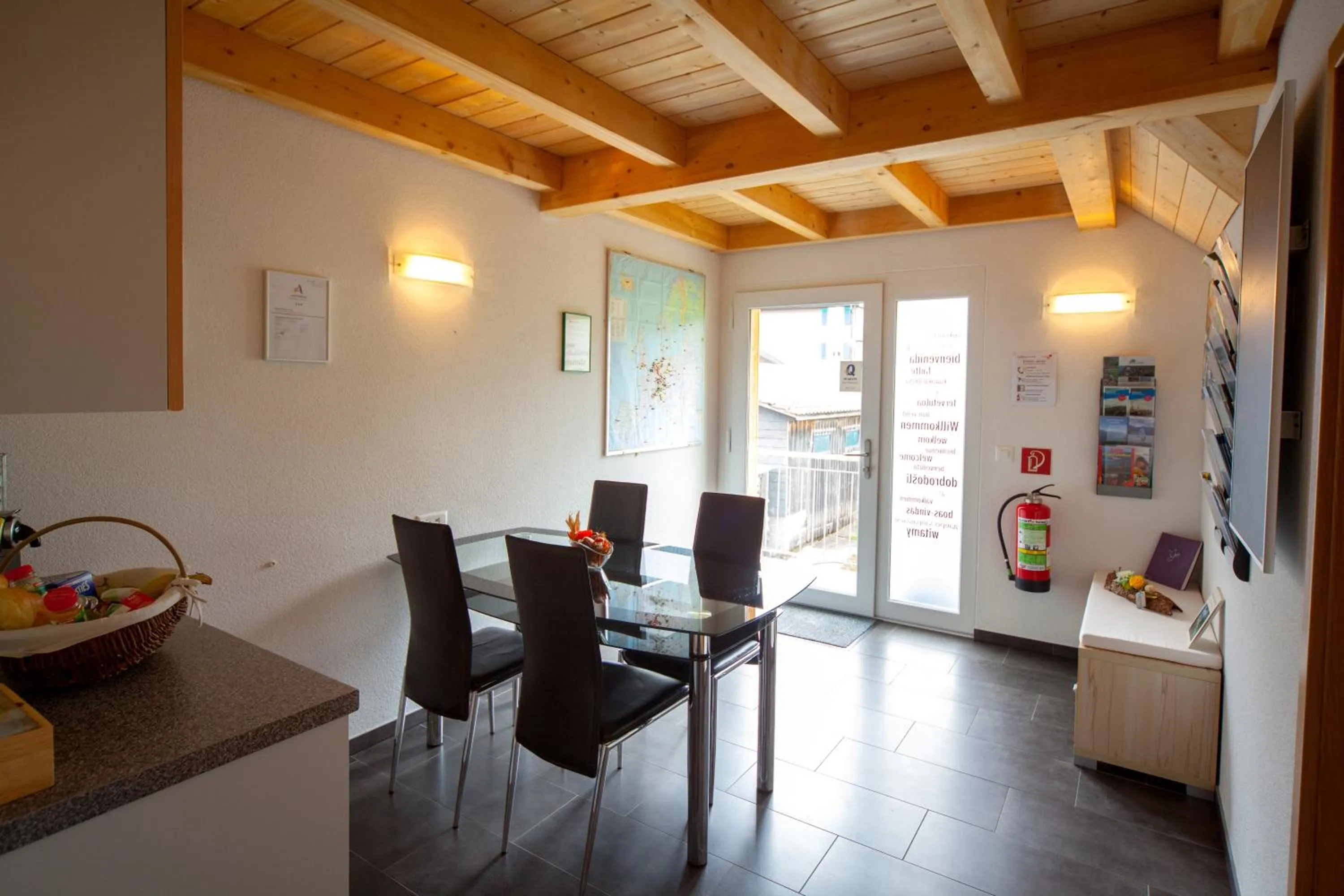 Dining area in B&B Ferienhof am See