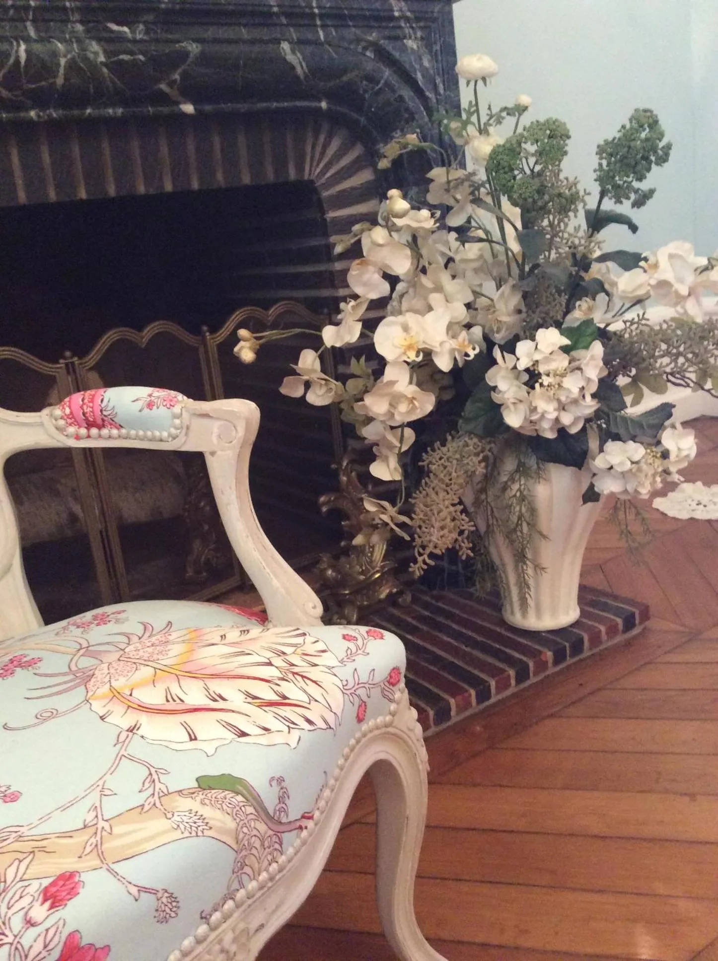 Decorative detail in L'hostellerie du chateau