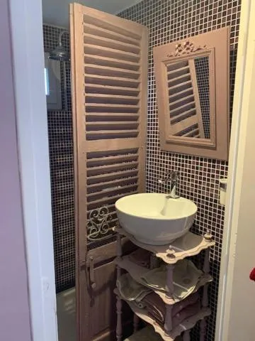 Bathroom in L'hostellerie du chateau