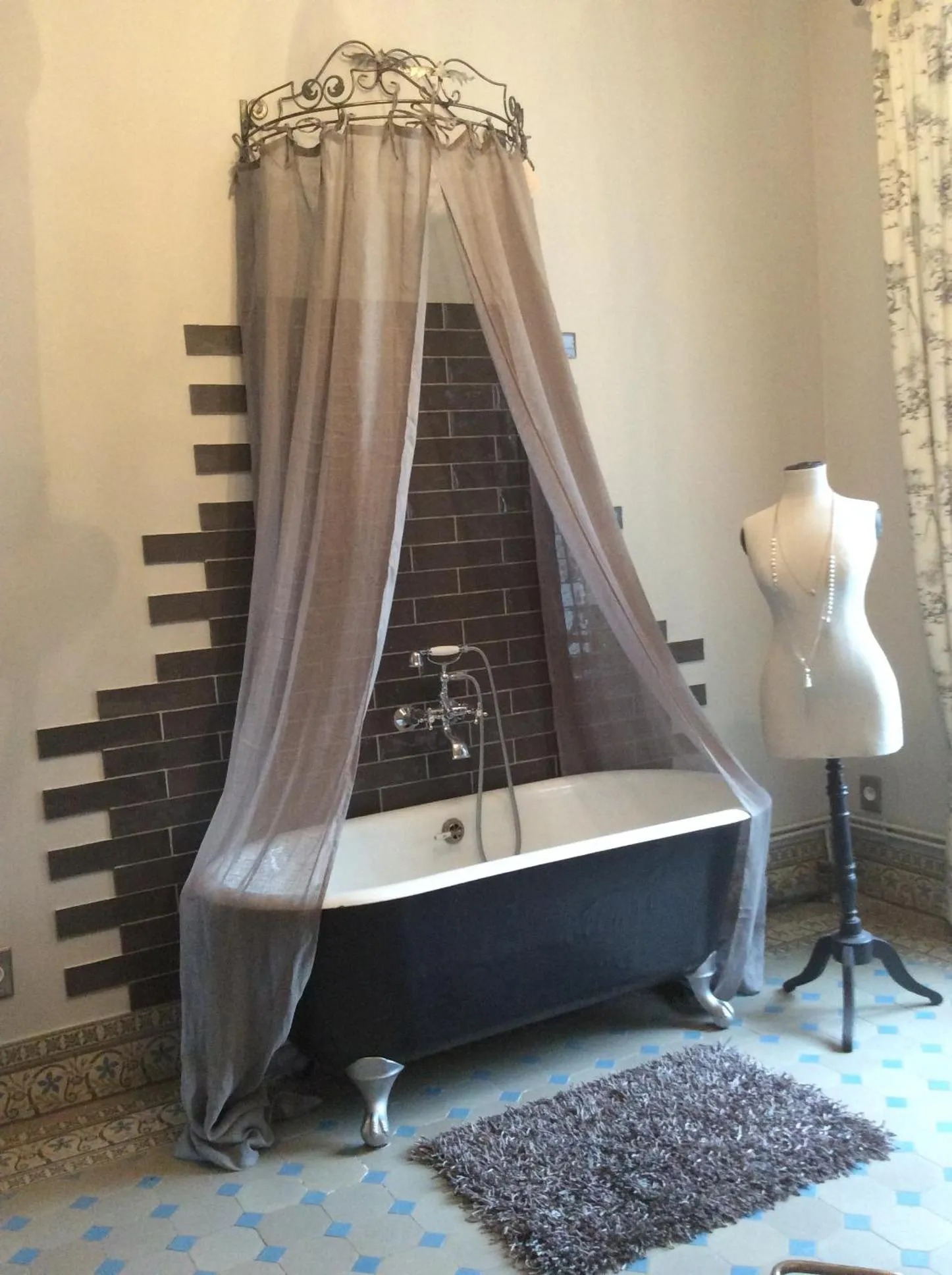 Bathroom in L'hostellerie du chateau