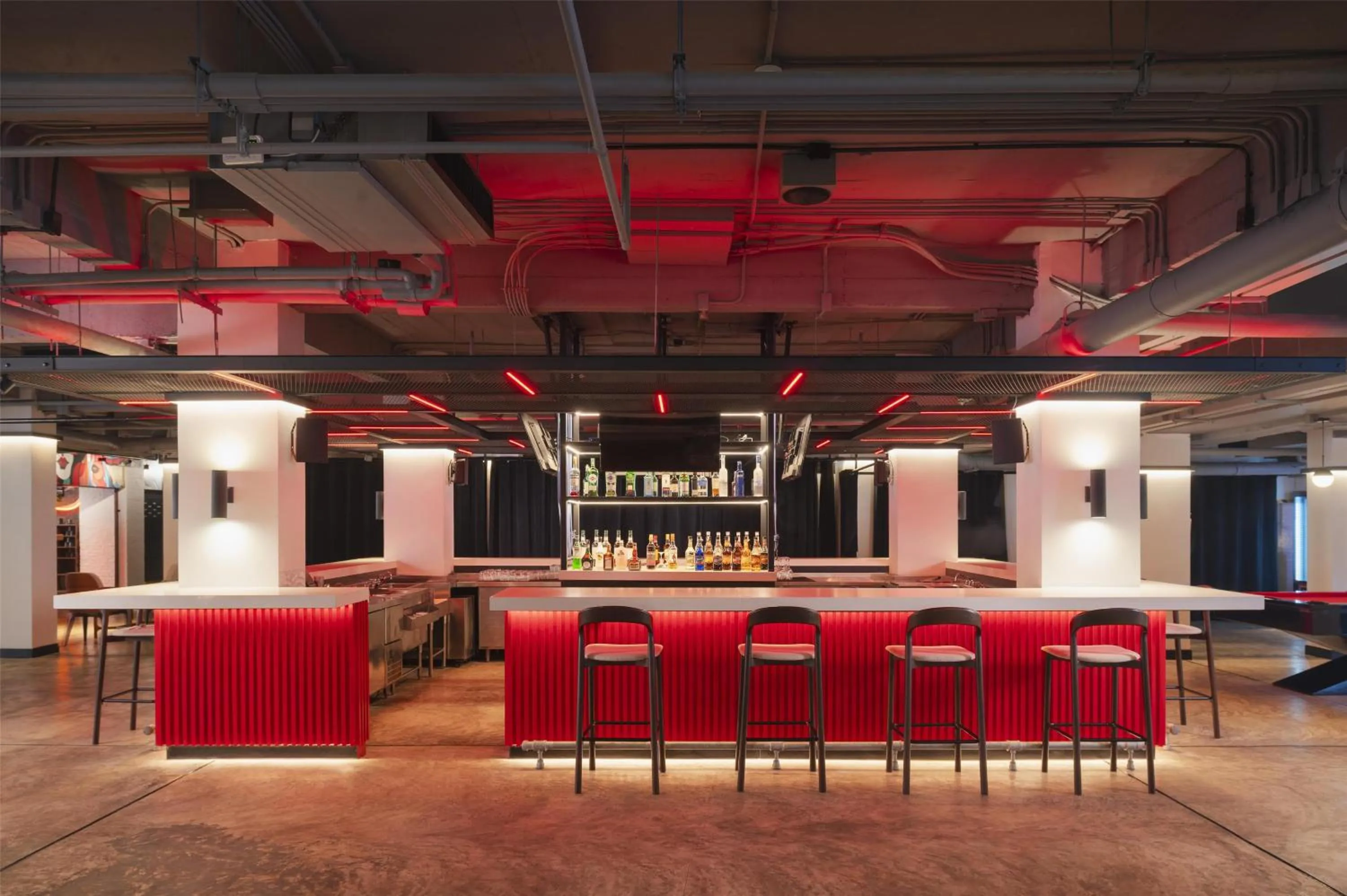 Lounge or bar in Radisson RED Phuket Patong Beach