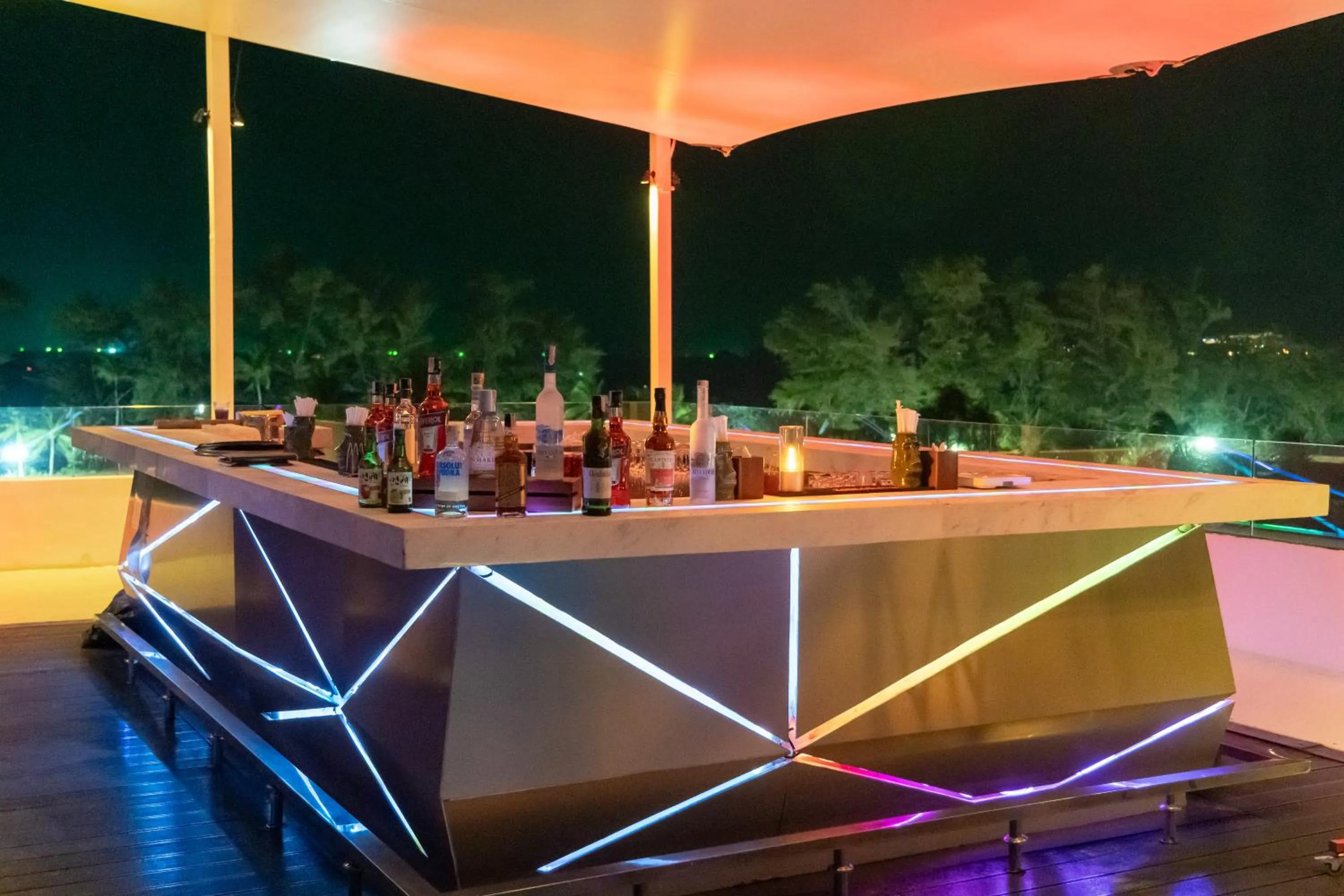 Restaurant/places to eat in Radisson RED Phuket Patong Beach