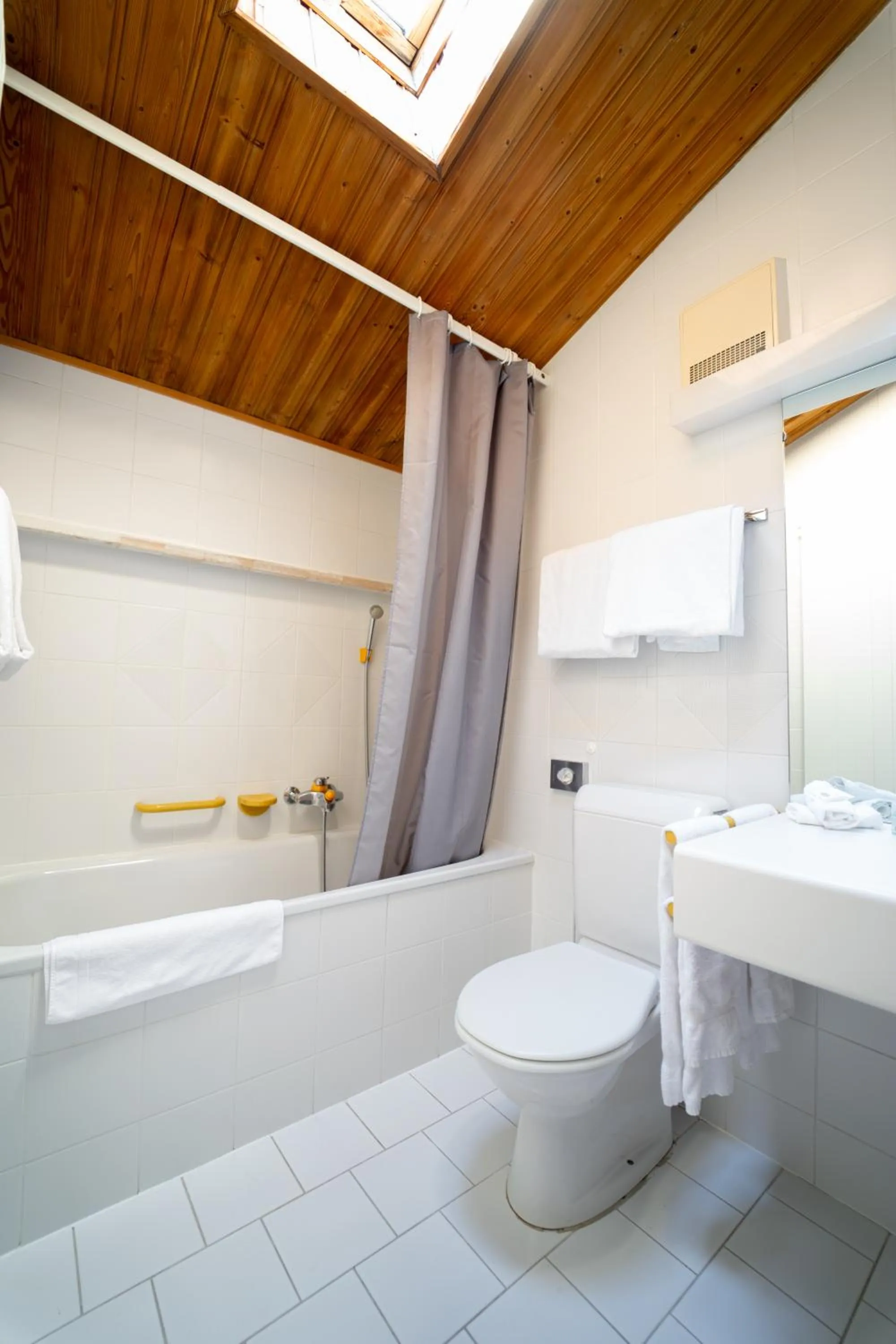 Bathroom in Hôtel Magrappé