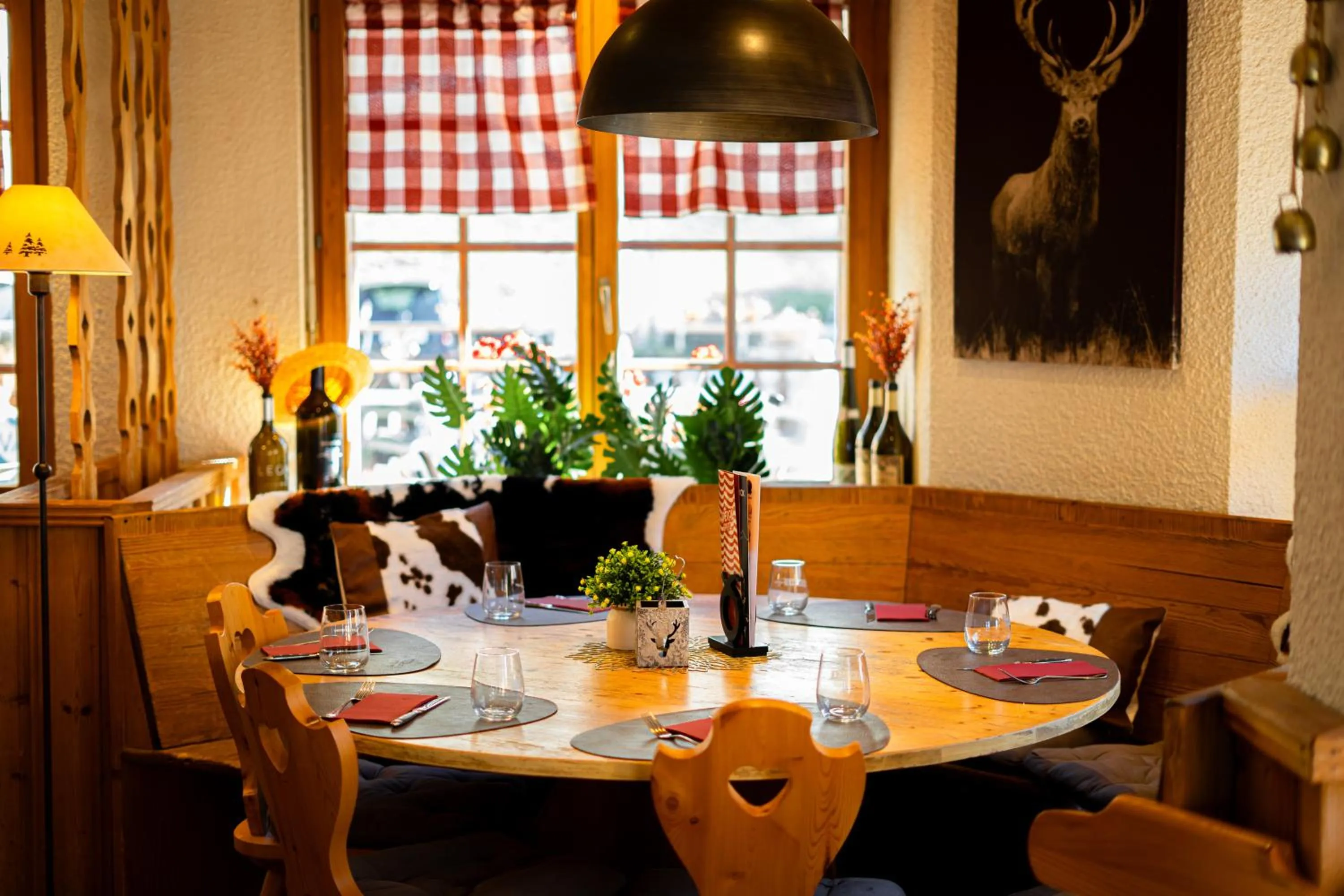 Restaurant/places to eat in Hôtel Magrappé