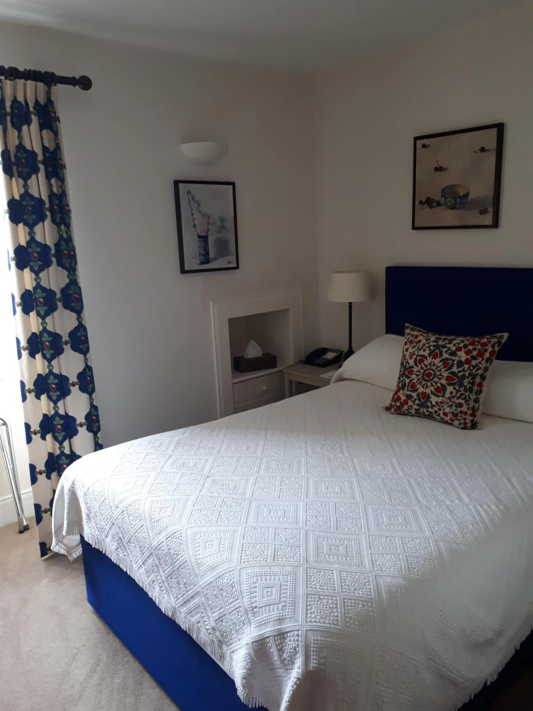 Bedroom, Bed in Bridgend Hotel