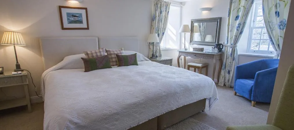 Bedroom, Bed in Bridgend Hotel