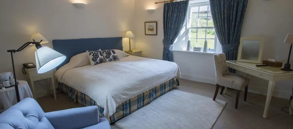 Bedroom, Bed in Bridgend Hotel