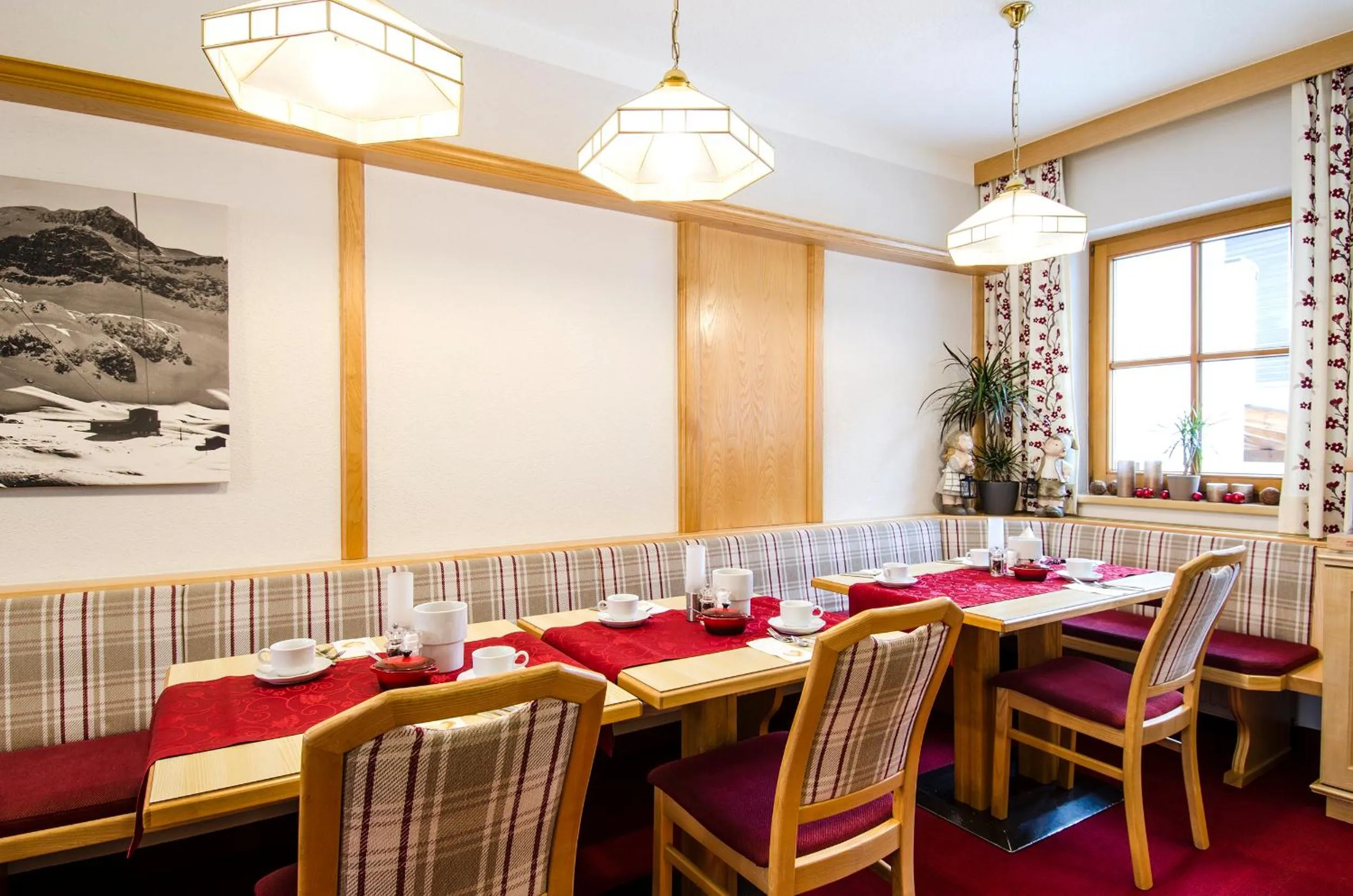 Restaurant/places to eat in Hotel Idhof