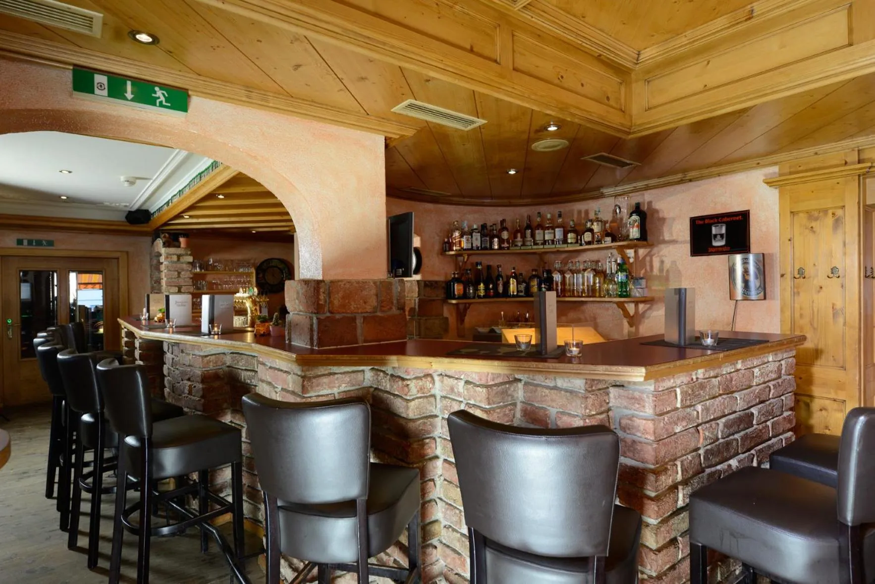 Lounge or bar in Alpenresidenz Ballunspitze - Kinderhotel