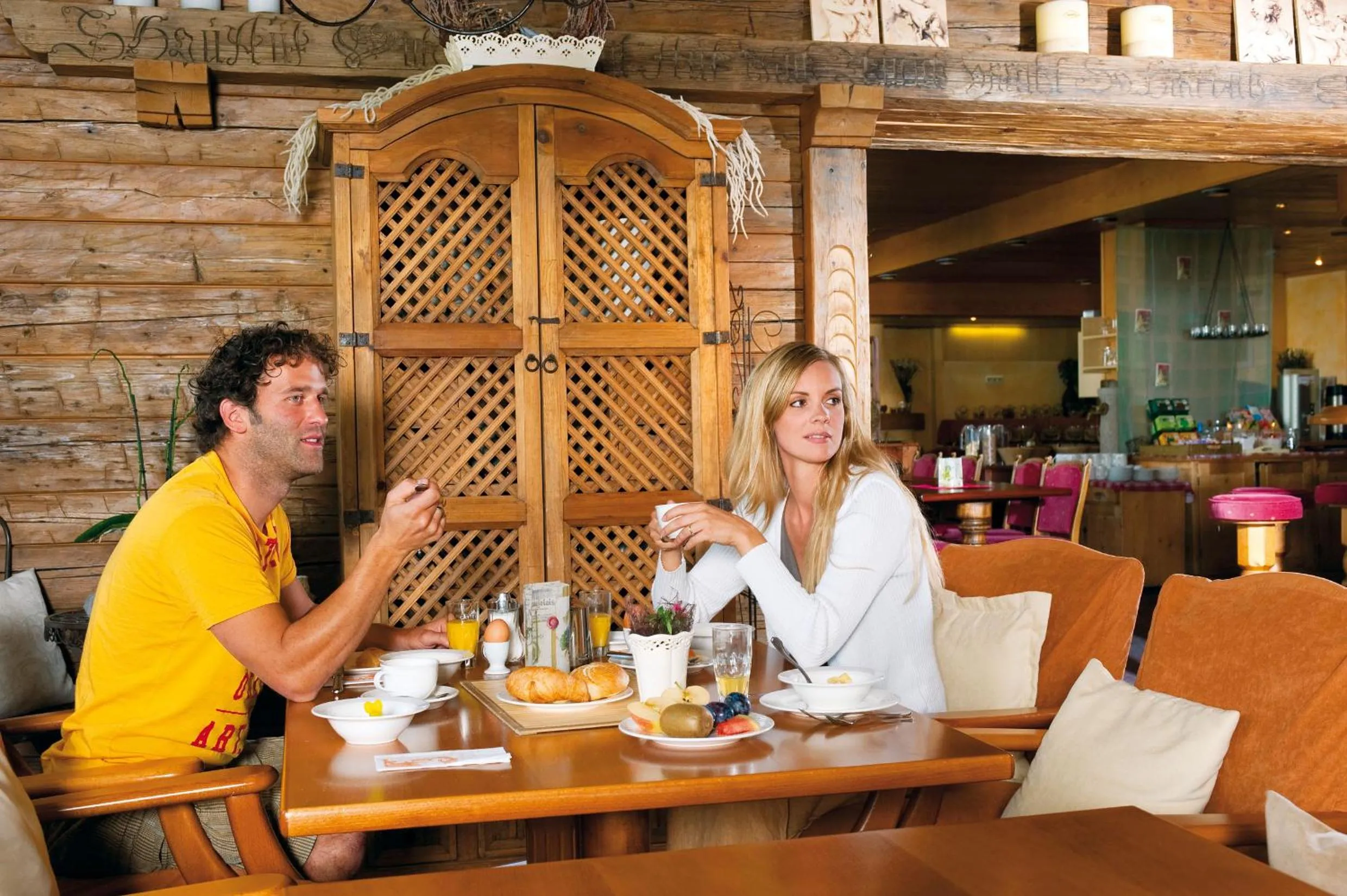 Lounge or bar in Alpenresidenz Ballunspitze - Kinderhotel