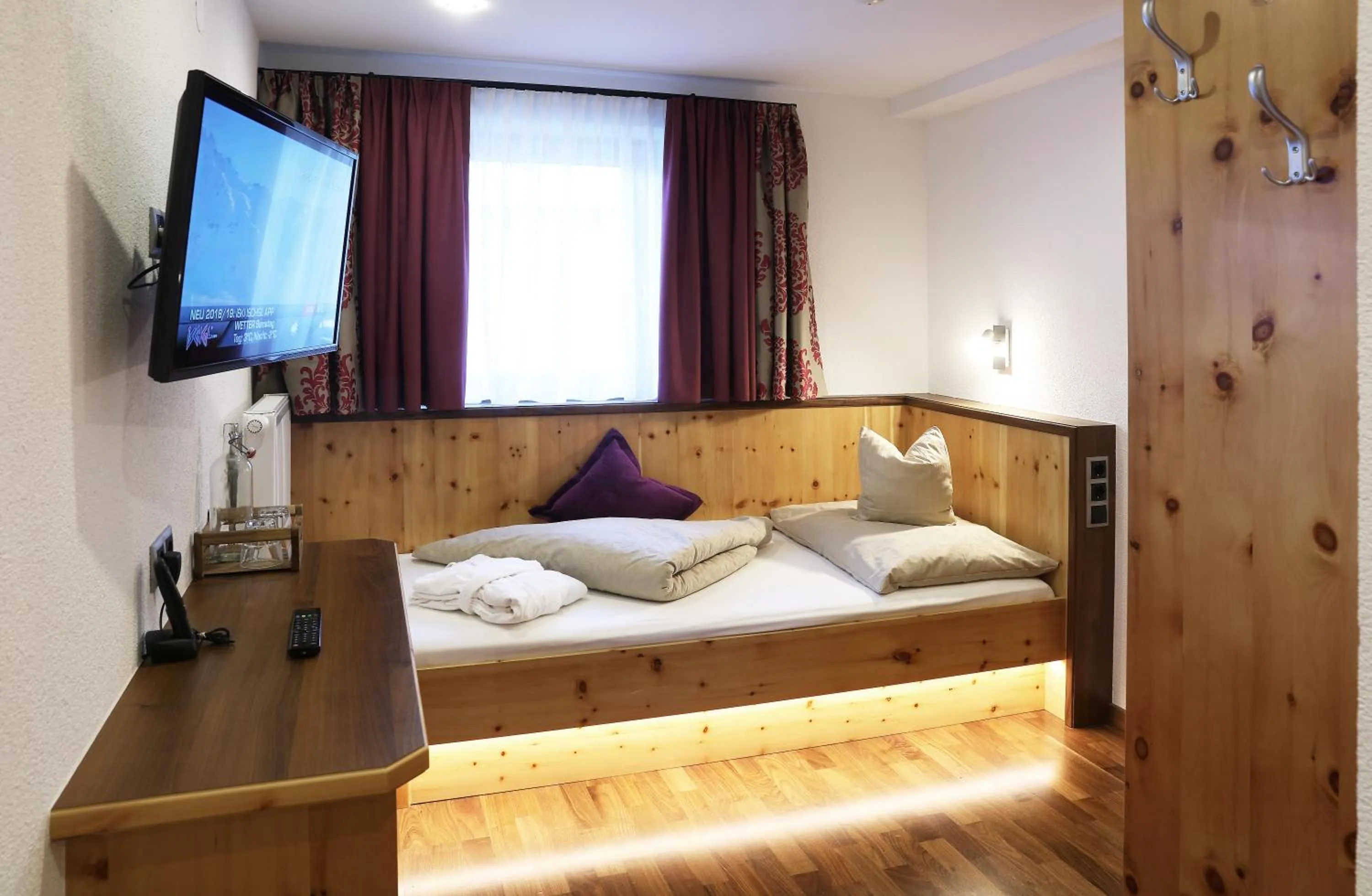 Bed in Alpenresidenz Ballunspitze - Kinderhotel
