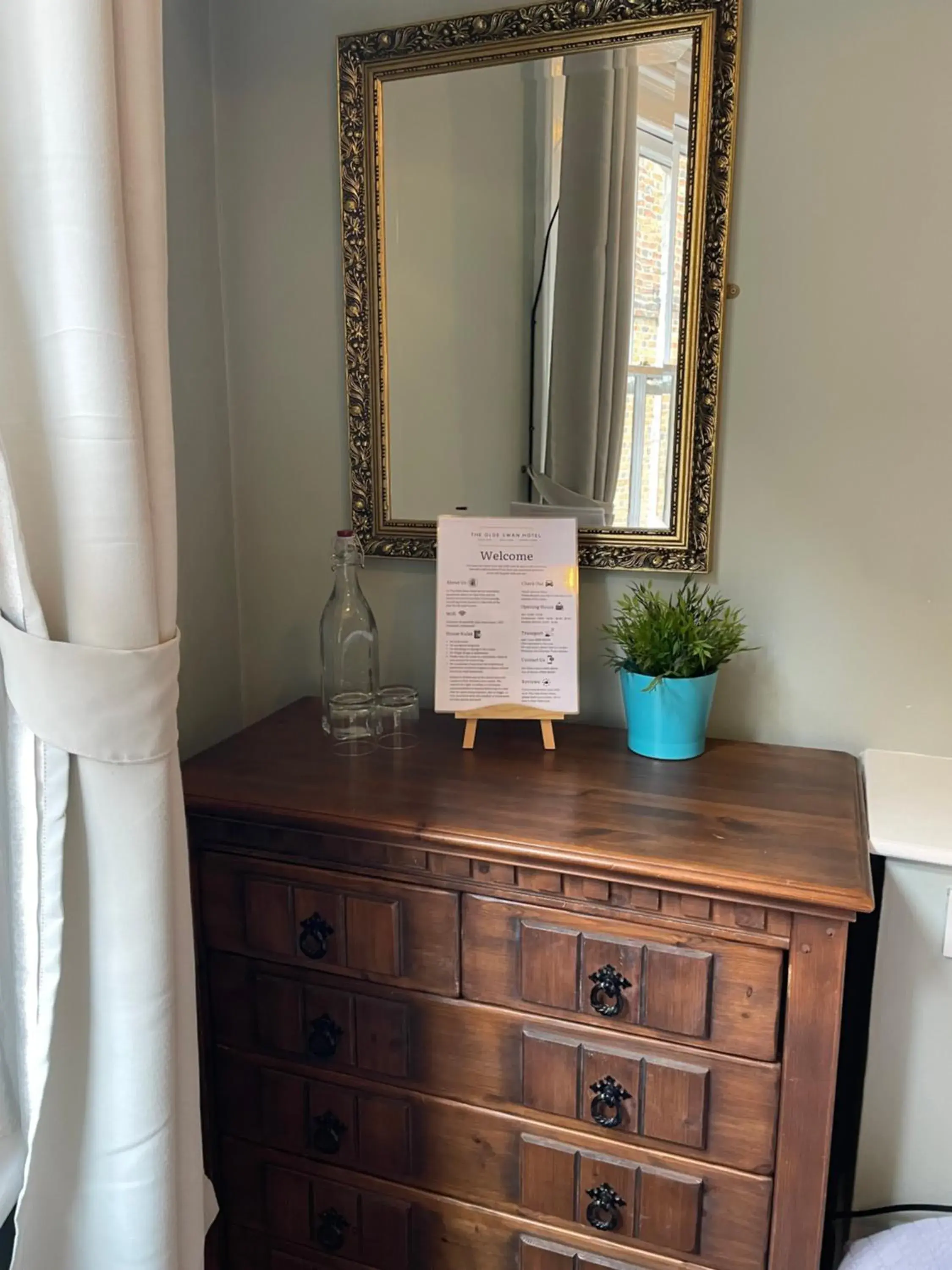 Single Room with Private Bathroom - single occupancy in The Olde Swan Hotel Single Room with Private Bathroom - single occupancy in The Olde Swan Hotel