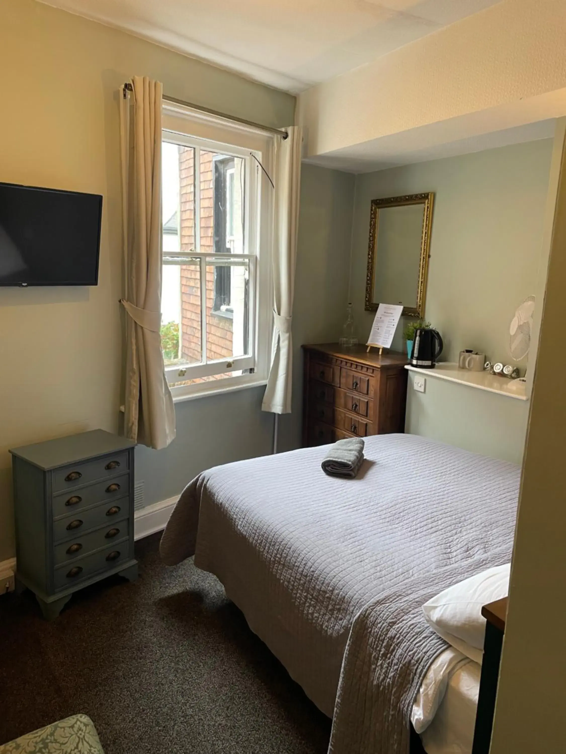 Single Room with Private Bathroom - single occupancy in The Olde Swan Hotel Single Room with Private Bathroom - single occupancy in The Olde Swan Hotel