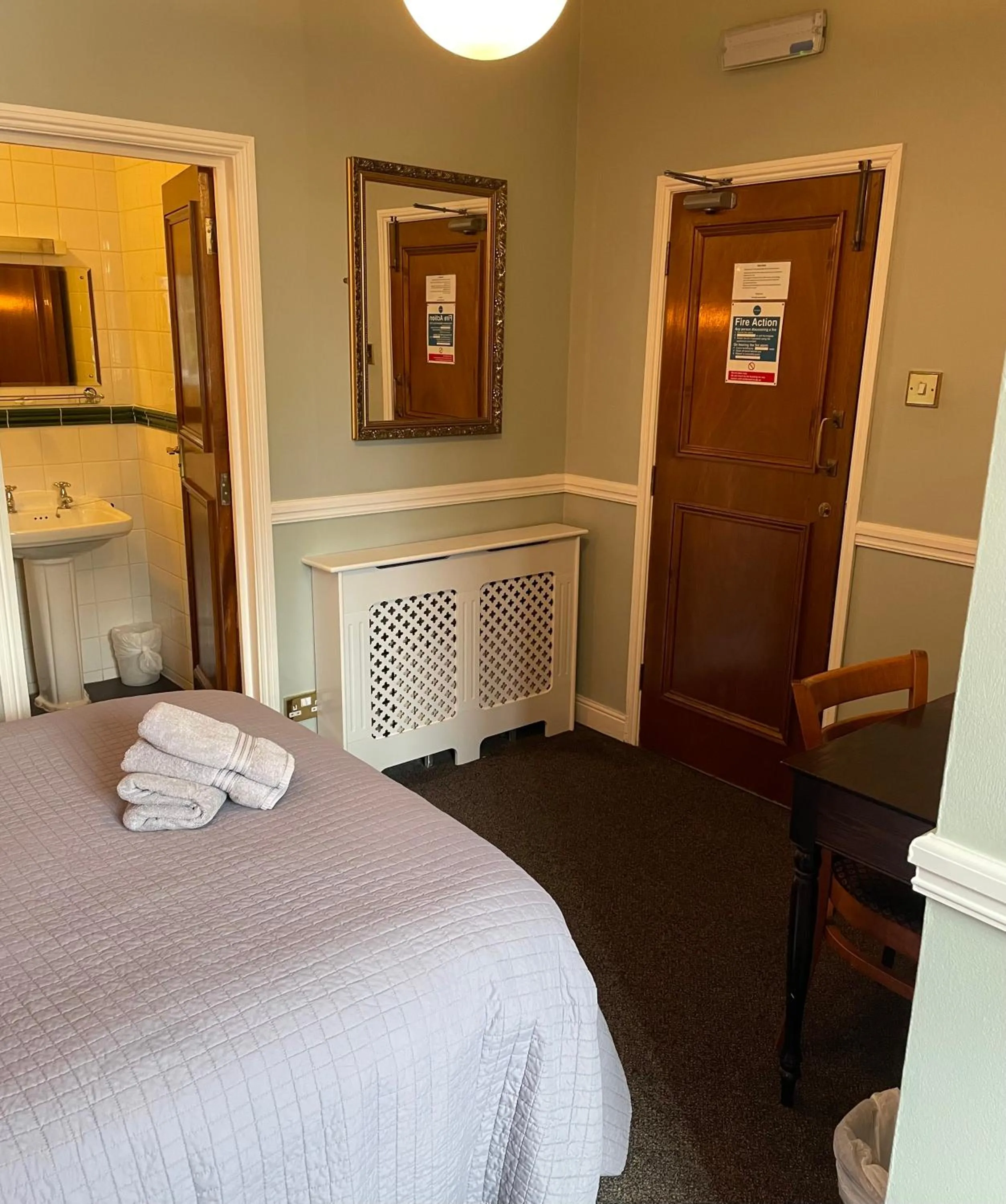 Bedroom, Bed in The Olde Swan Hotel