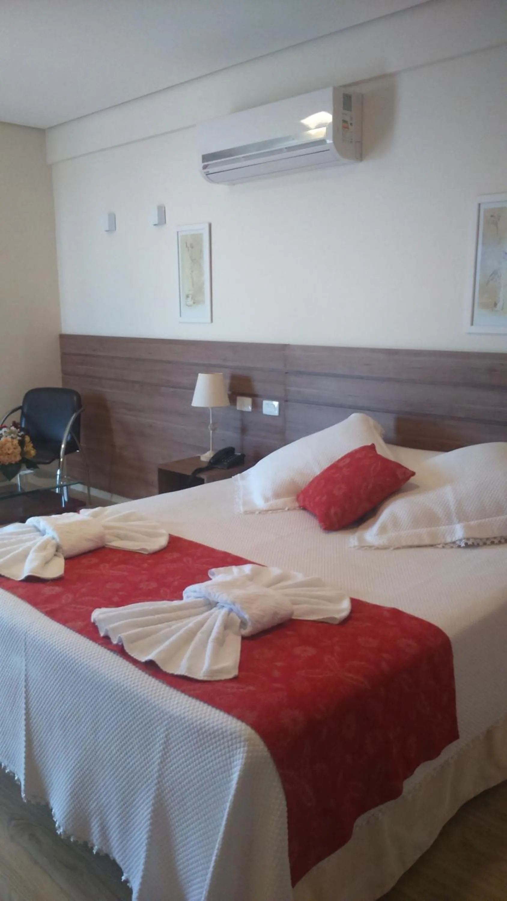 Bed in Hotel Metropolitan