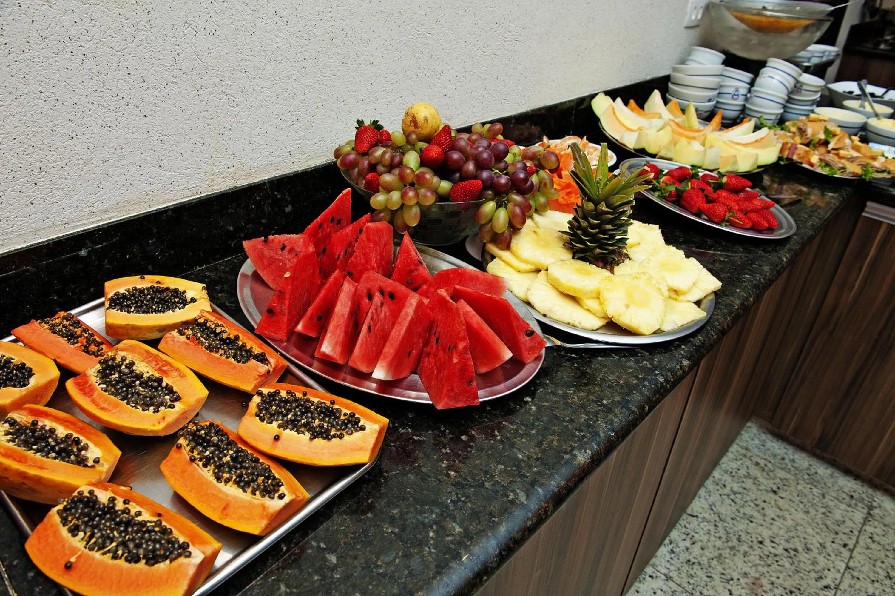 Restaurant/places to eat in Hotel Metropolitan