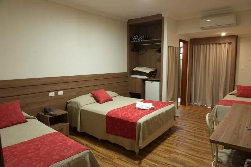 Photo of the whole room, Bed in Hotel Metropolitan