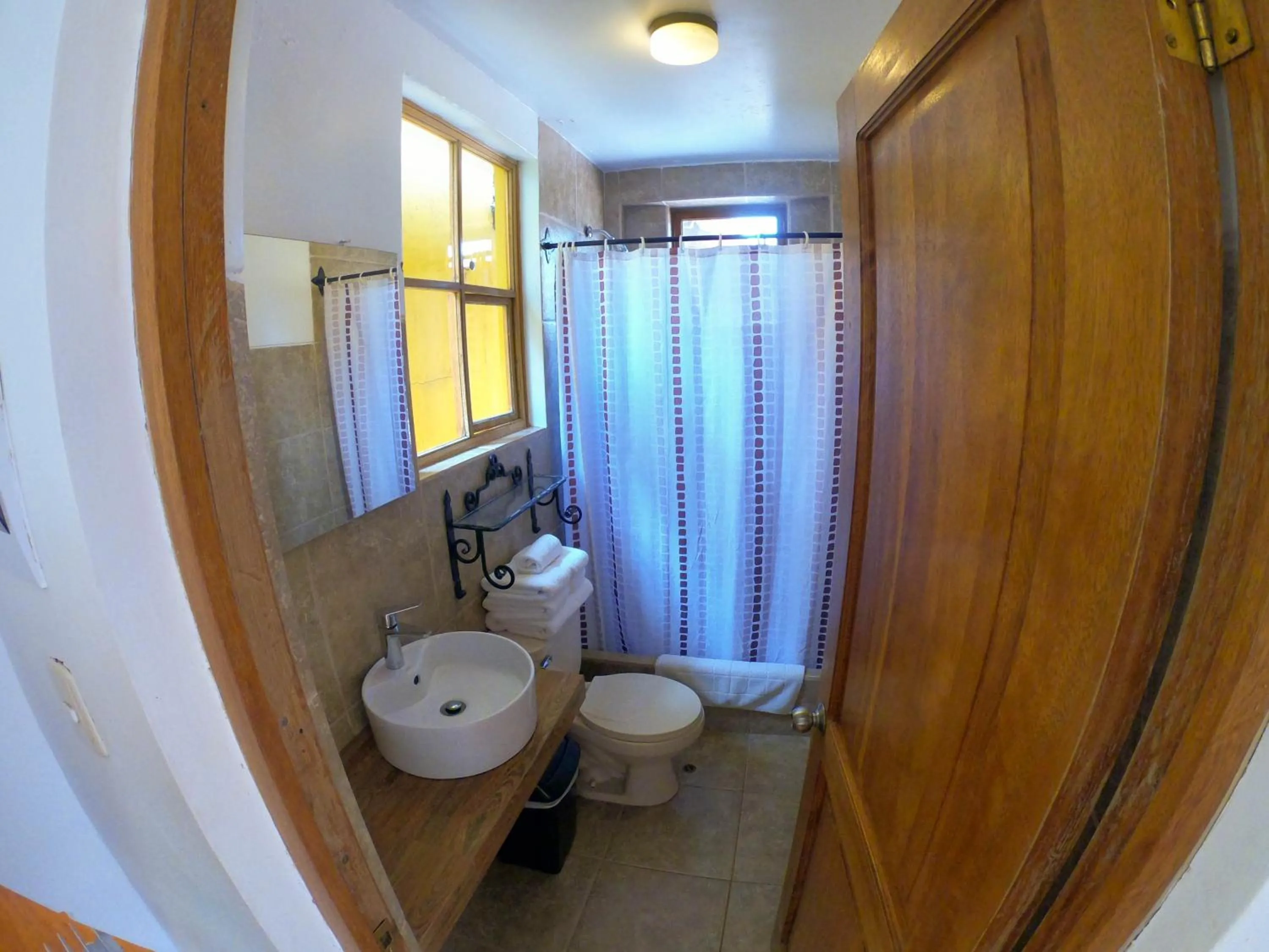 Shower in Amaru Valle Hotel