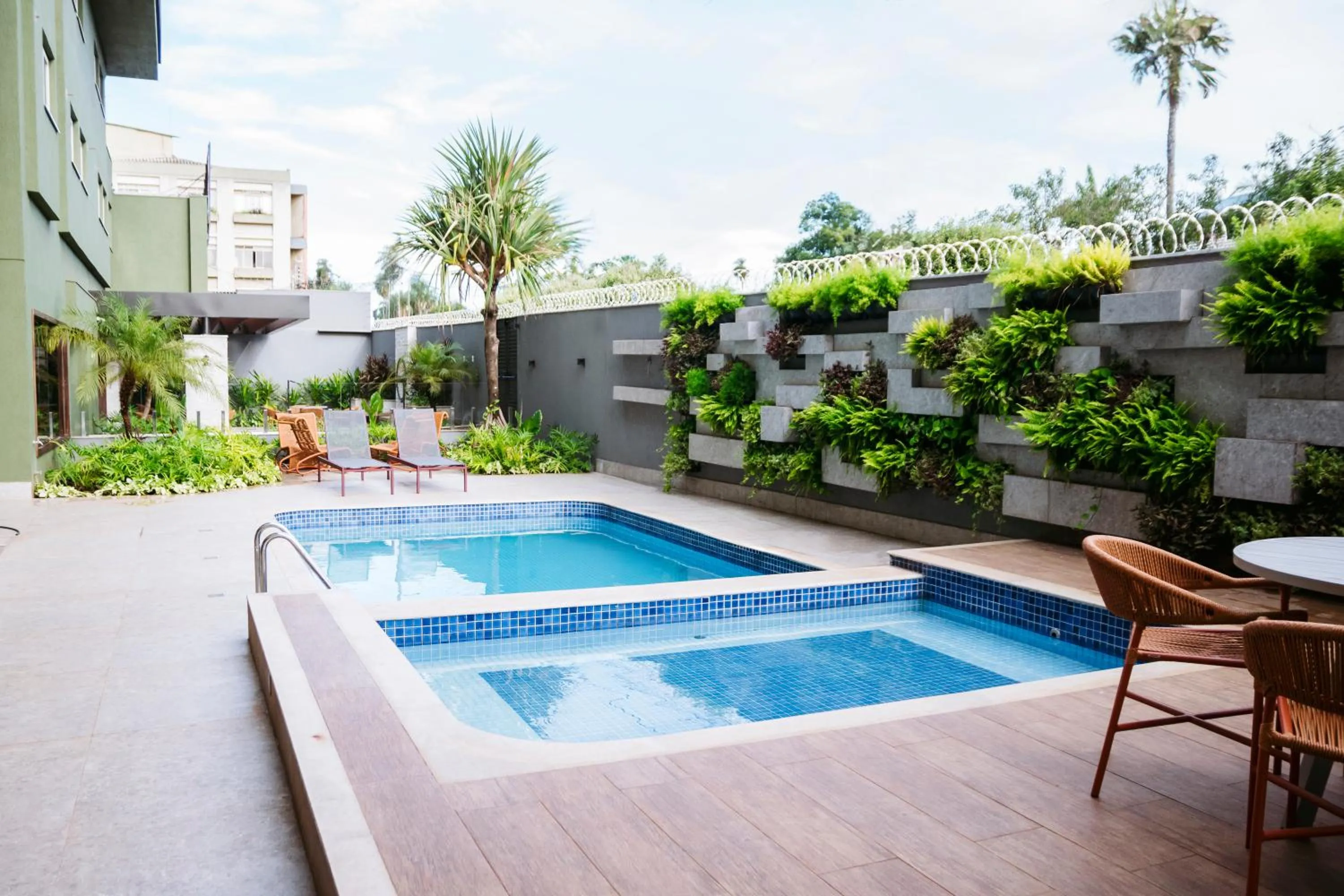 Swimming pool in Hotel Vale Verde